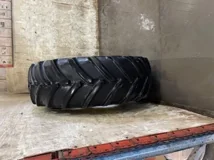 Used 50% 600/65R38 Michelin XM108 on 18 x 38 JD Yellow 10 Bolt Dual - lug cuts image 3