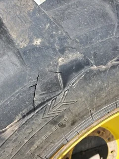 Used 80% 600/65R38 Petlas TA-110 on 18 x 38 JD 10 Bolt Dual - sidewall cuts image 3