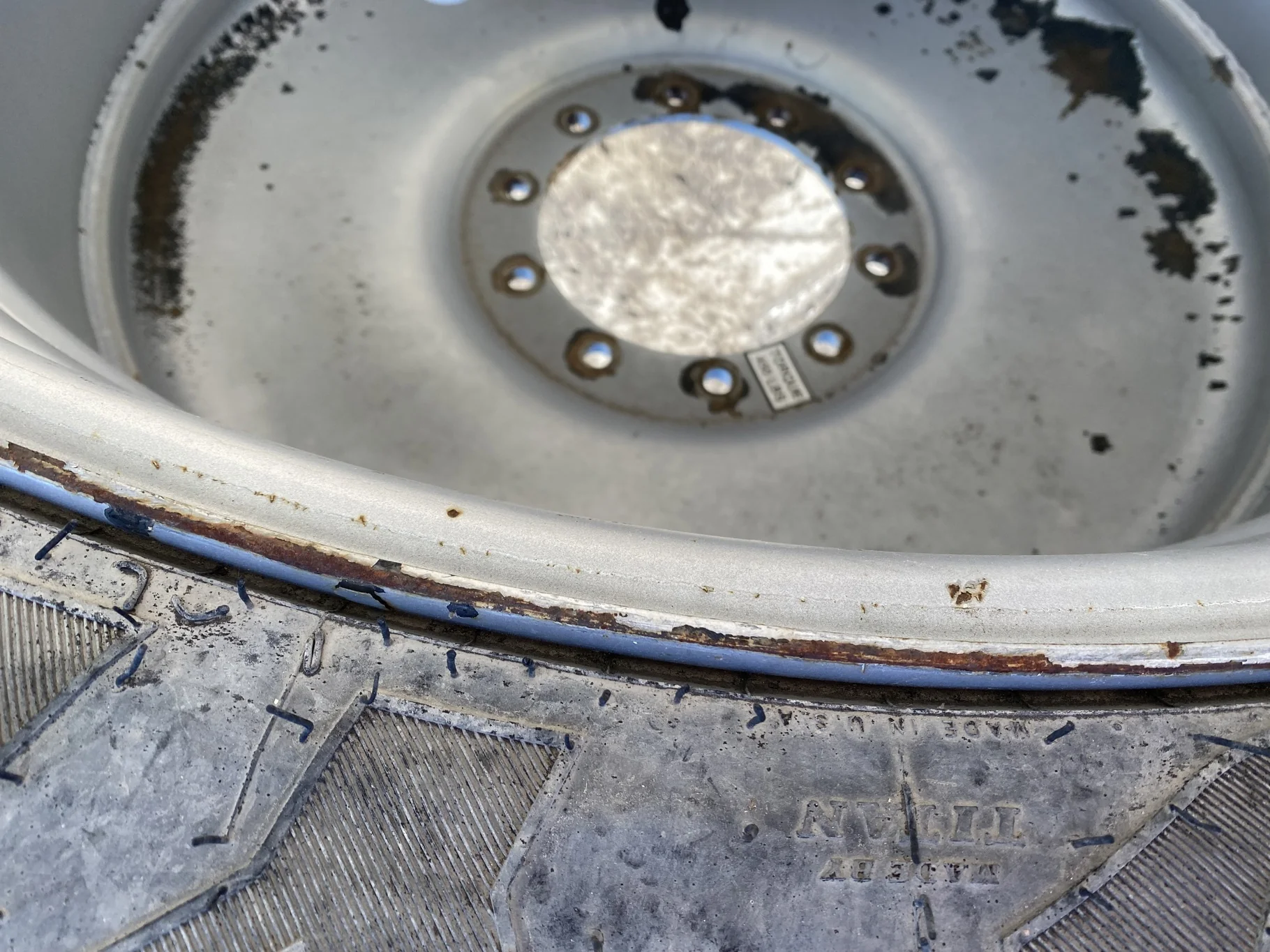 Used 75% LSW800/50R42 Goodyear Super Traction 180D R-1W on 28 X 42 10-13.19 16.625 Offset Case Dual image 5