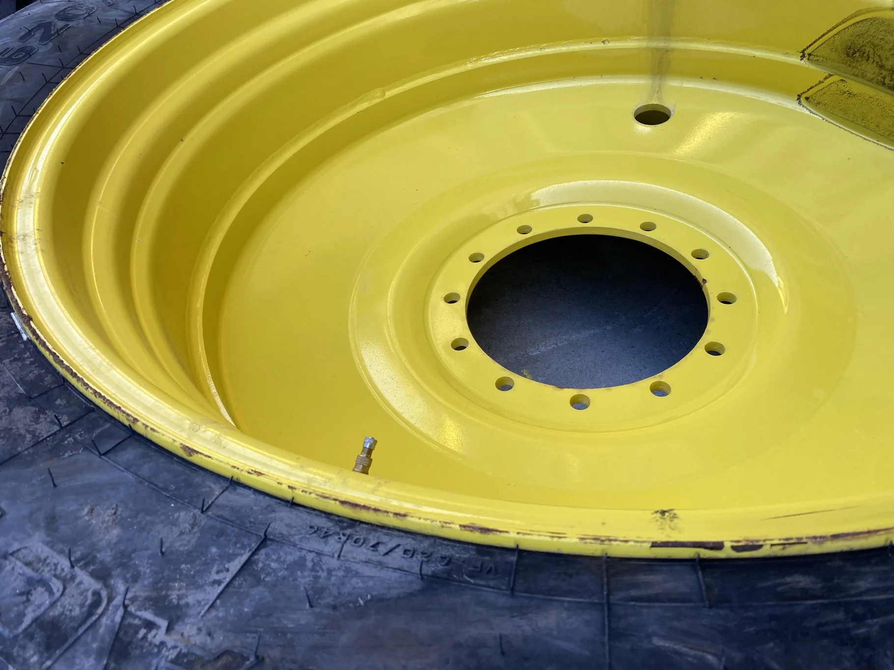 Used 95% VF620/70R46 Firestone Maxi Traction R-1W 179D TL on 21 X 46 JD 12 Bolt Sprayer Wheel (12-15 image 6