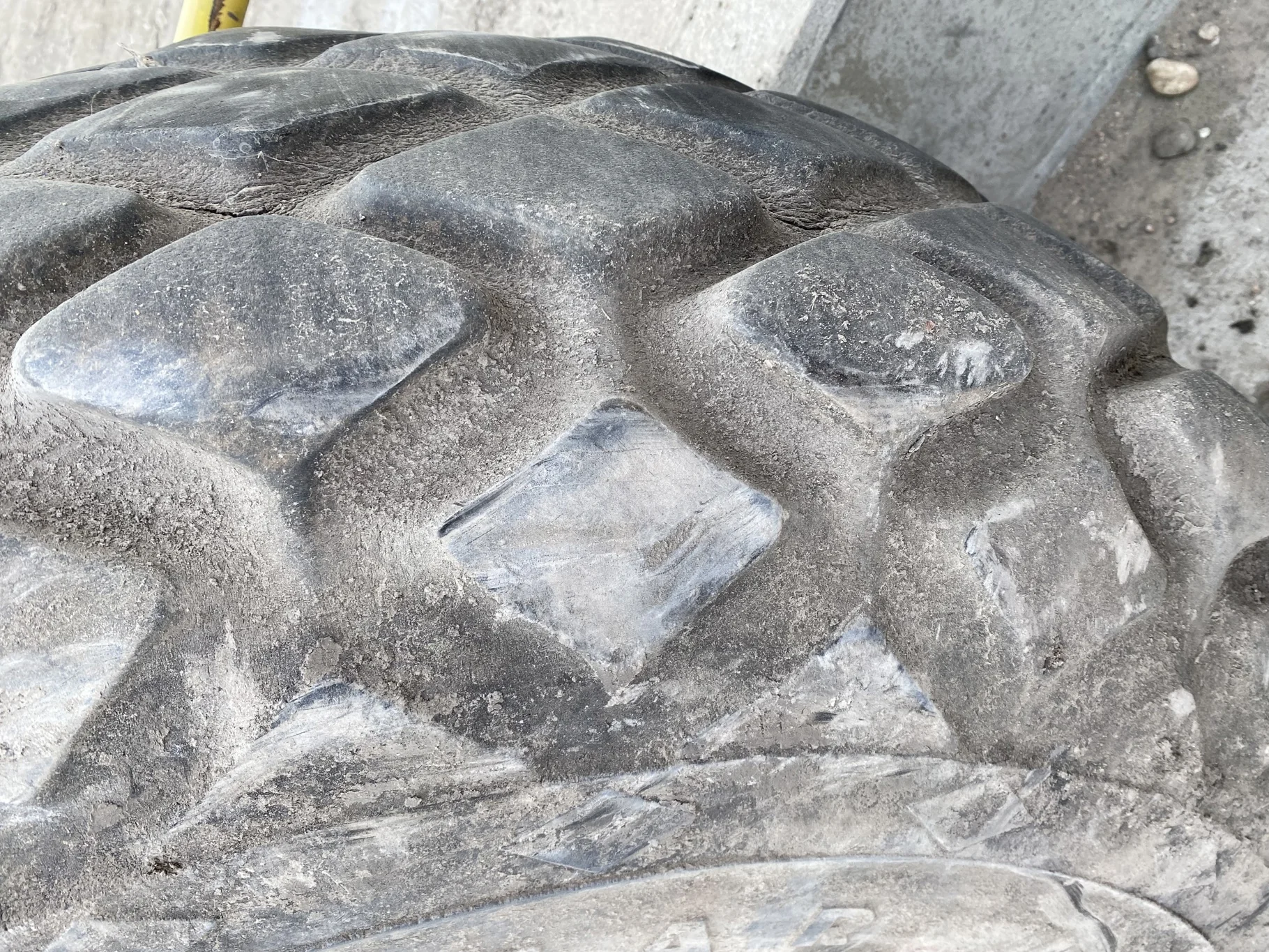 USED 45% 23.1-26 Goodyear All Weather 10 ply Mounted on 20 x 26 John Deere Yellow 10 Bolt Rim (10-1 image 8