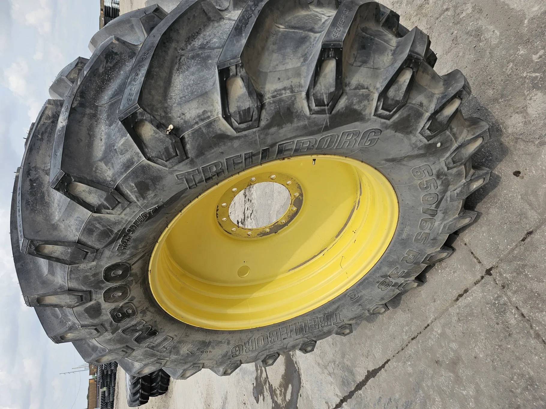 Used 99% 650/65R38 Trelleborg TM800 High Speed R-1W (166D) TL on a 18 x 38 JD Yellow 12 Bolt (.