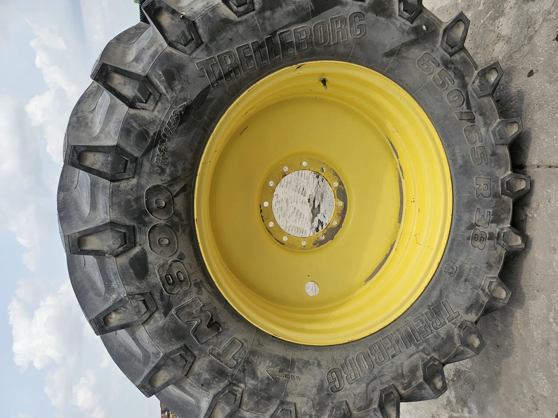 Used 99% 650/65R38 Trelleborg TM800 High Speed R-1W (166D) TL on a 18 x 38 JD Yellow 12 Bolt (. image 2