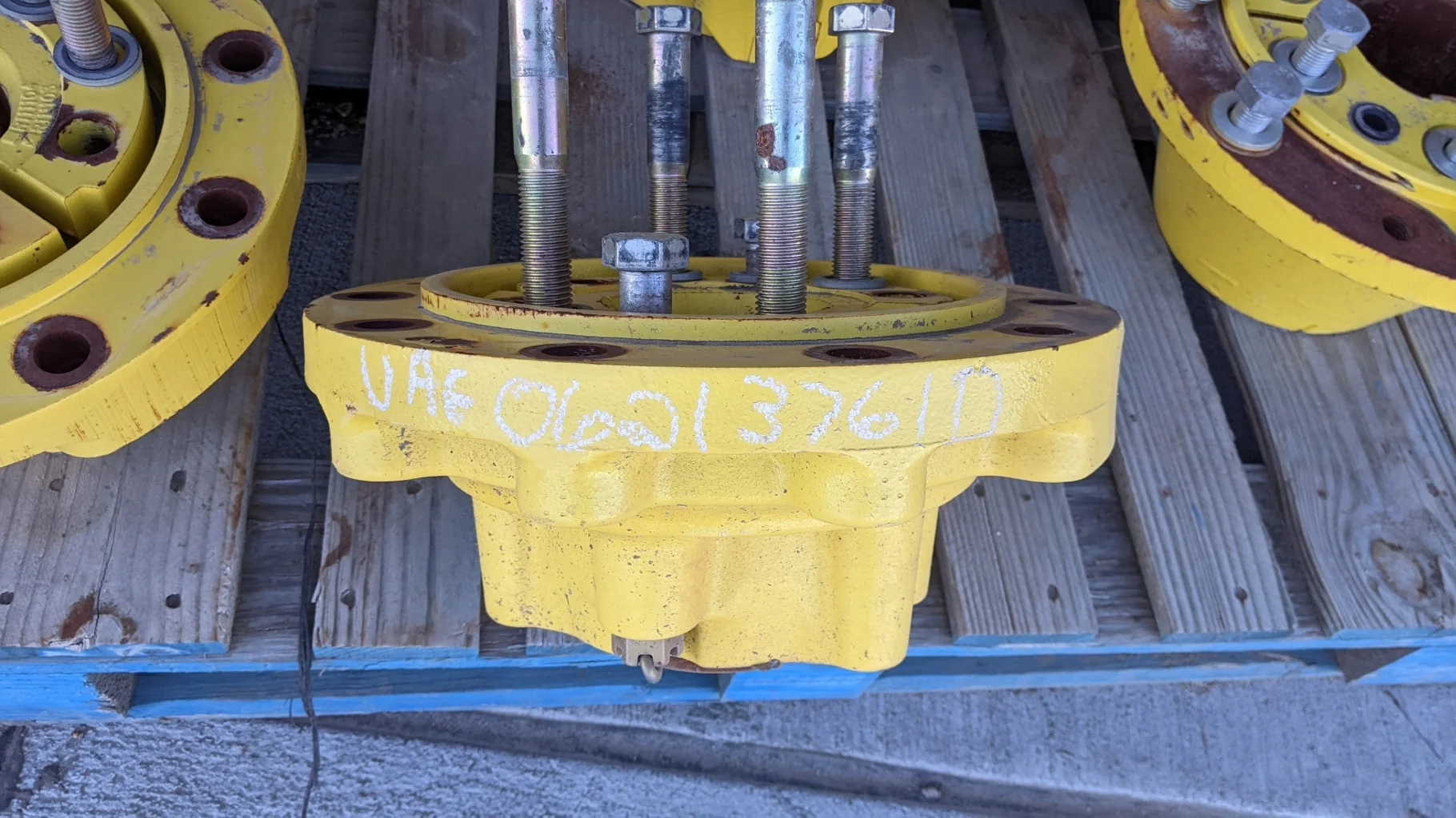 Used 10 Bolt JD hub w/ Bolts