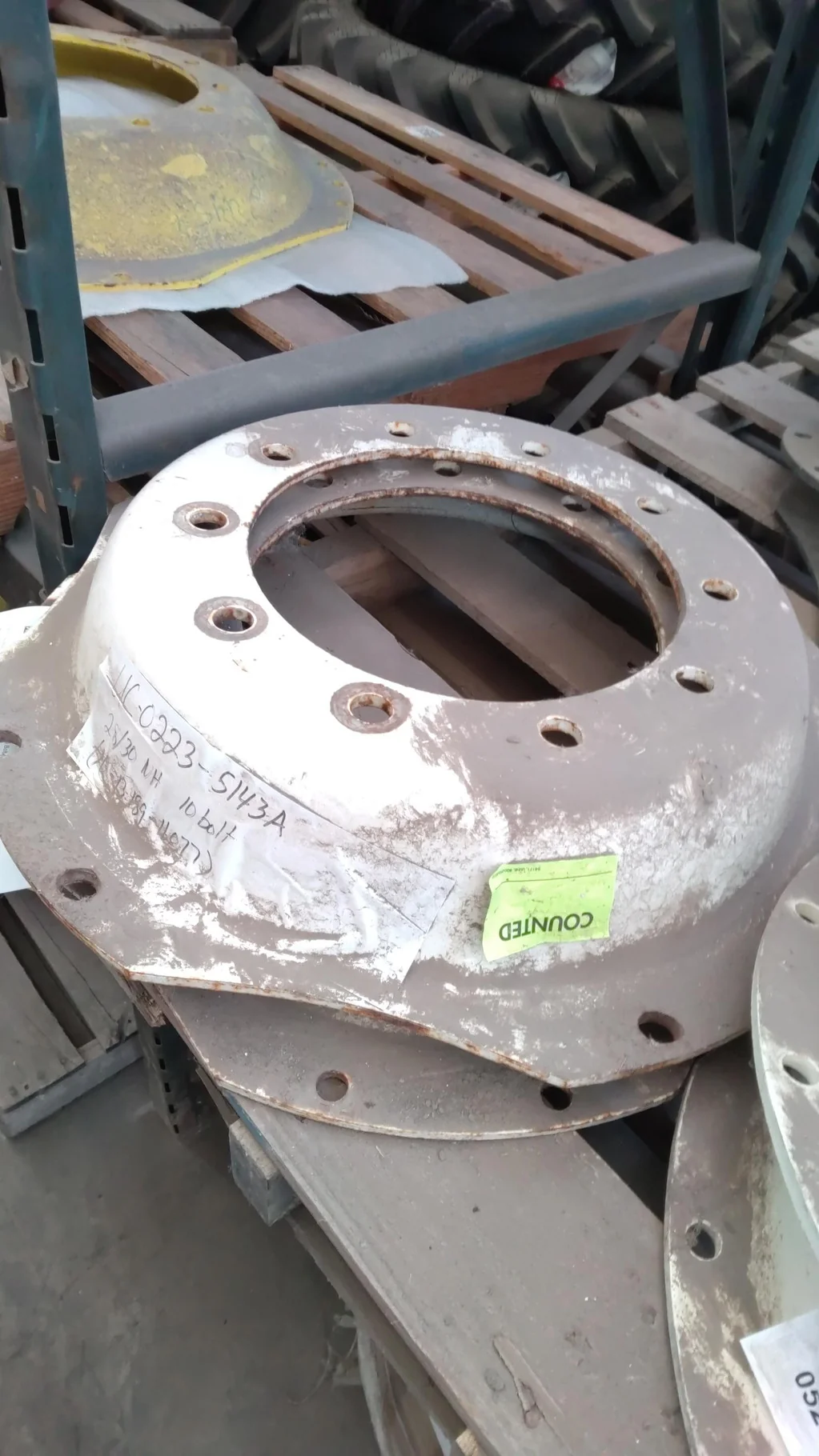 USED DISC 28/30" New Holland White 10 Bolt (.846") (10-13.189-11.077) 4" offset