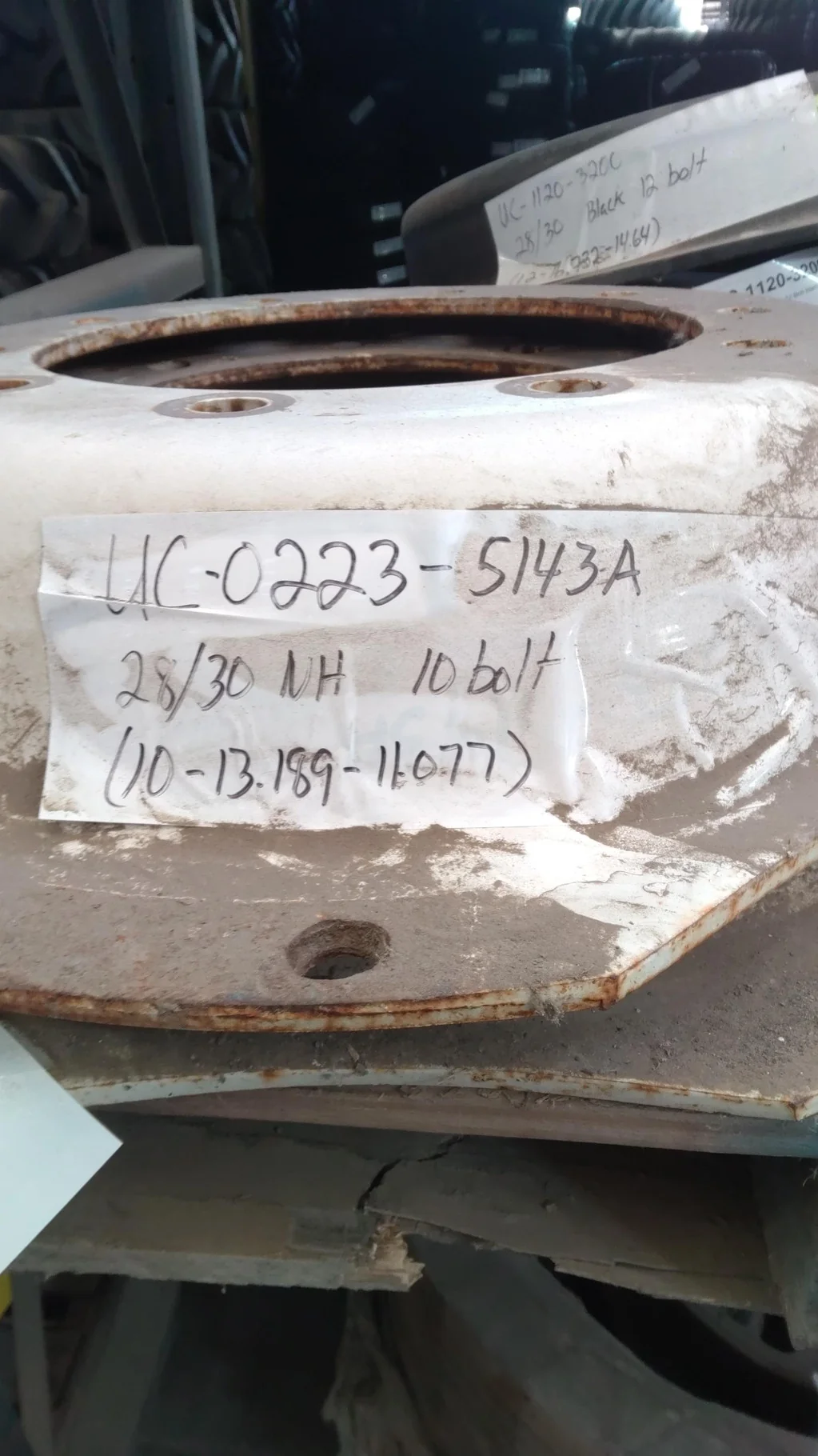 USED DISC 28/30" New Holland White 10 Bolt (.846") (10-13.189-11.077) 4" offset image 3