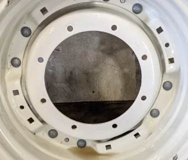 USED DISC 30" New Holland White 8 Bolt Waffle Center (2 Bolt)
