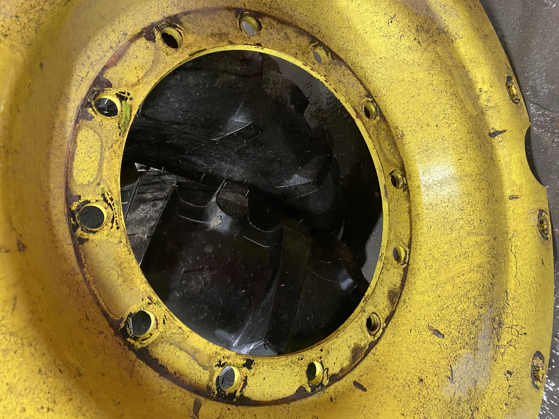 USED DISC 38" John Deere Yellow STUB DISC 12 Bolt Center - Good Condition image 4