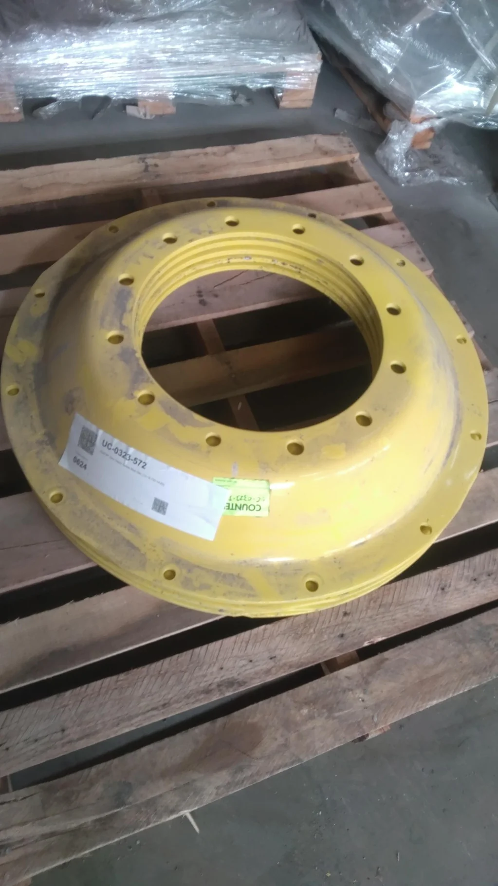 Used 34" John Deere Yellow Stub Disc (12-16.732-14.62) image 2