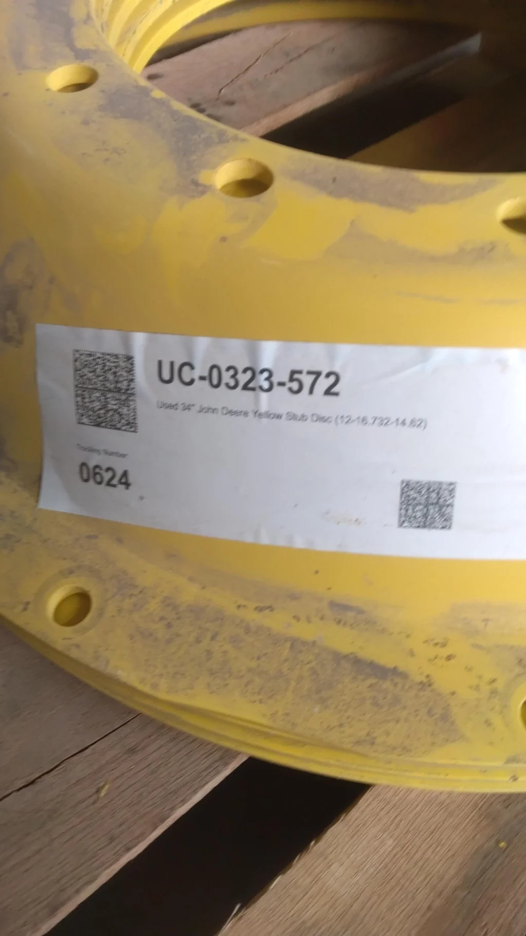 Used 34" John Deere Yellow Stub Disc (12-16.732-14.62) image 3