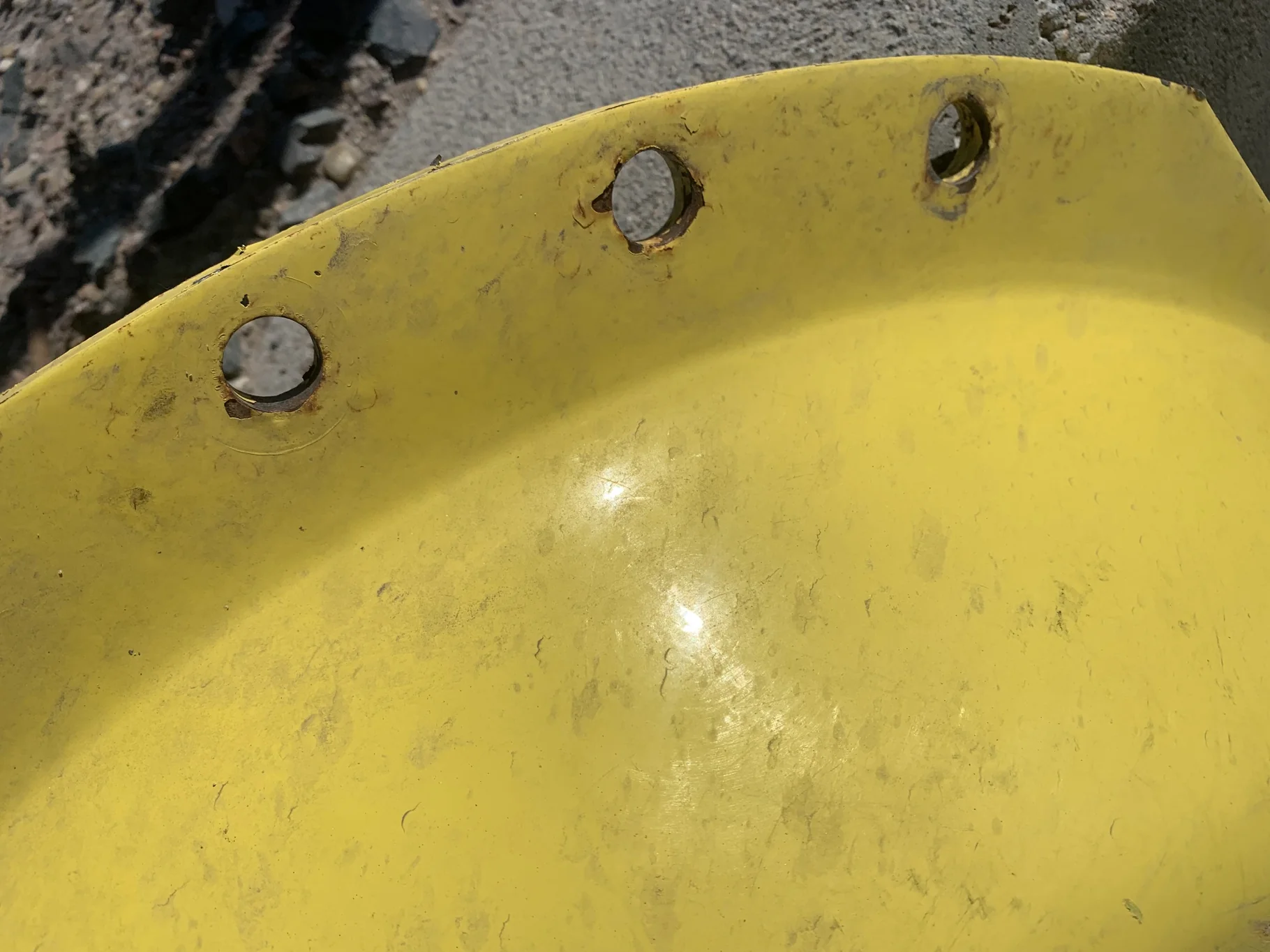 USED DISC 34" John Deere Yellow 12 Bolt Center (12-16-15)  
(Faded Paint, Rust Spots, Paint Scratche image 3