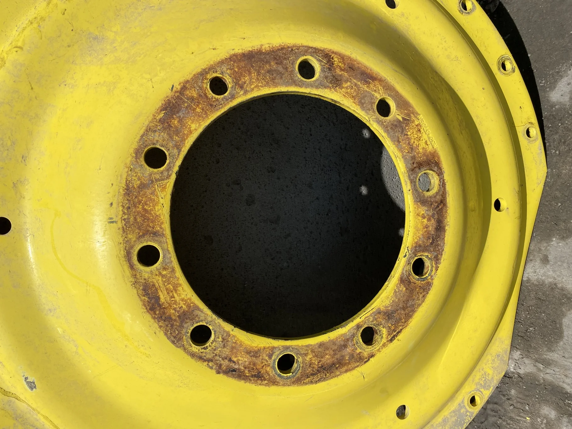 USED DISC 38" John Deere Yellow 10 Bolt Waffle Center image 2