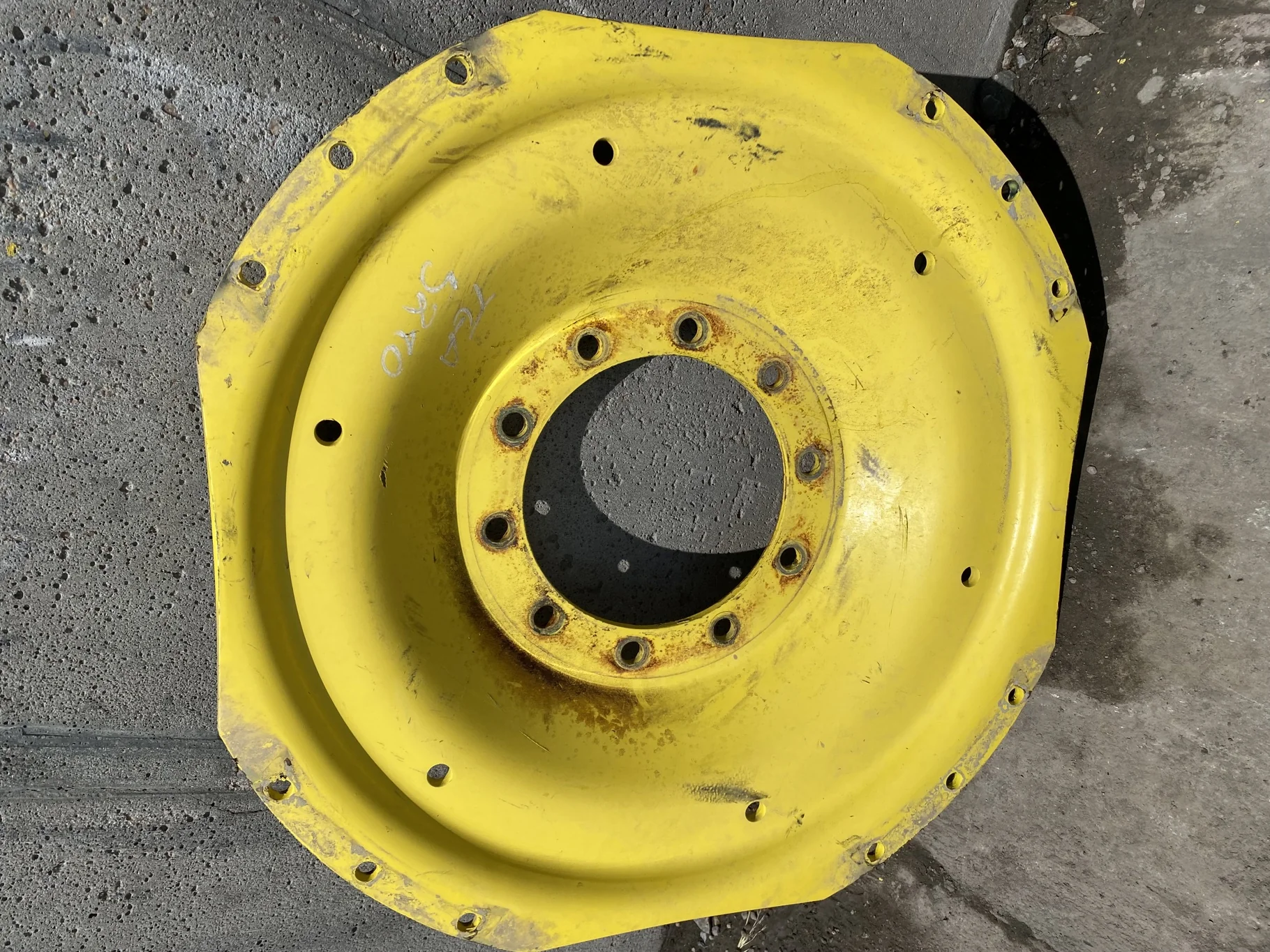 USED DISC 38" John Deere Yellow 10 Bolt Waffle Center image 3