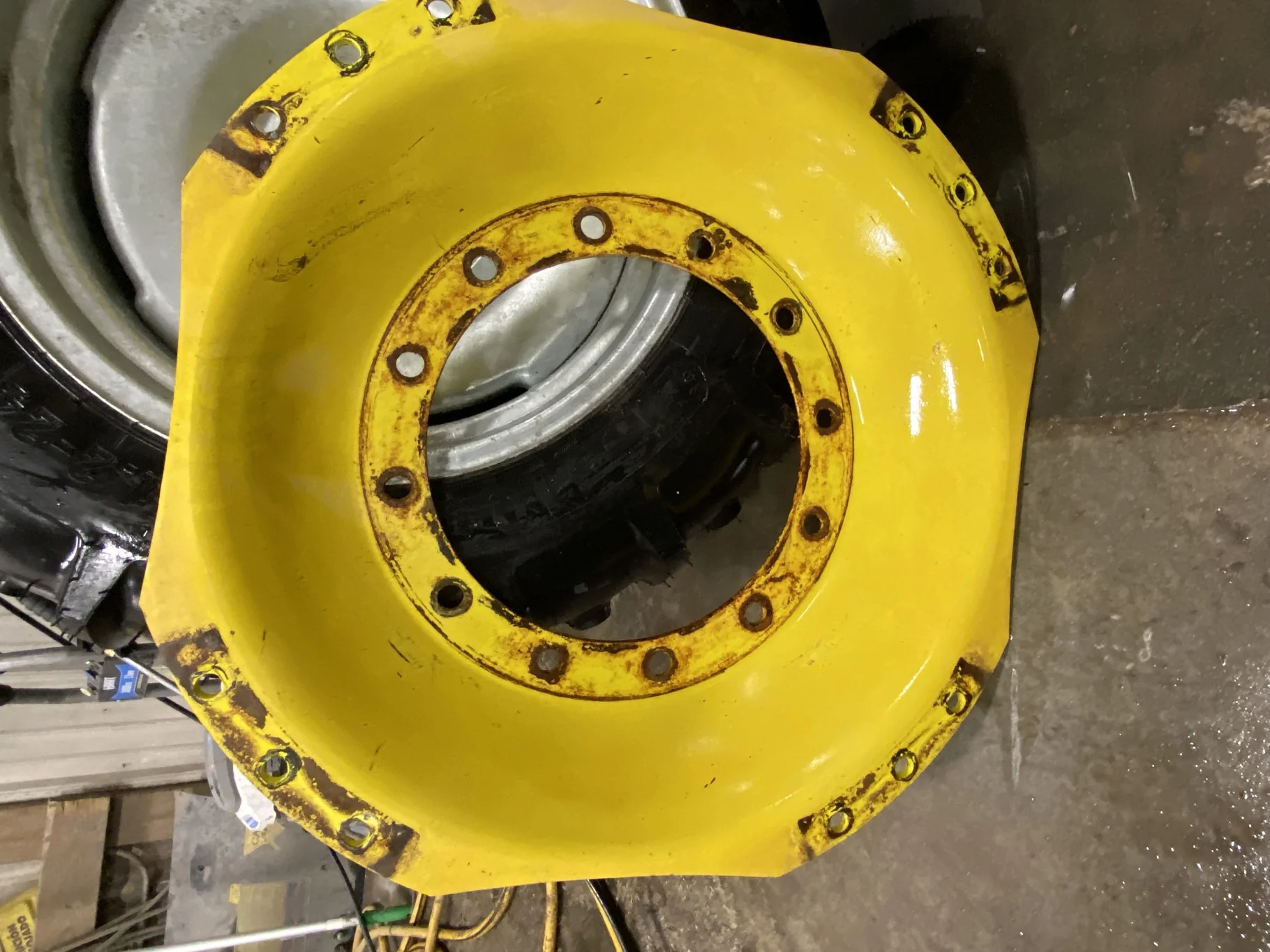 USED DISC 34" John Deere Yellow 12 Bolt (.905) Waffle Center (12-16.732-14.64) 4" ( 1 center has hea image 5