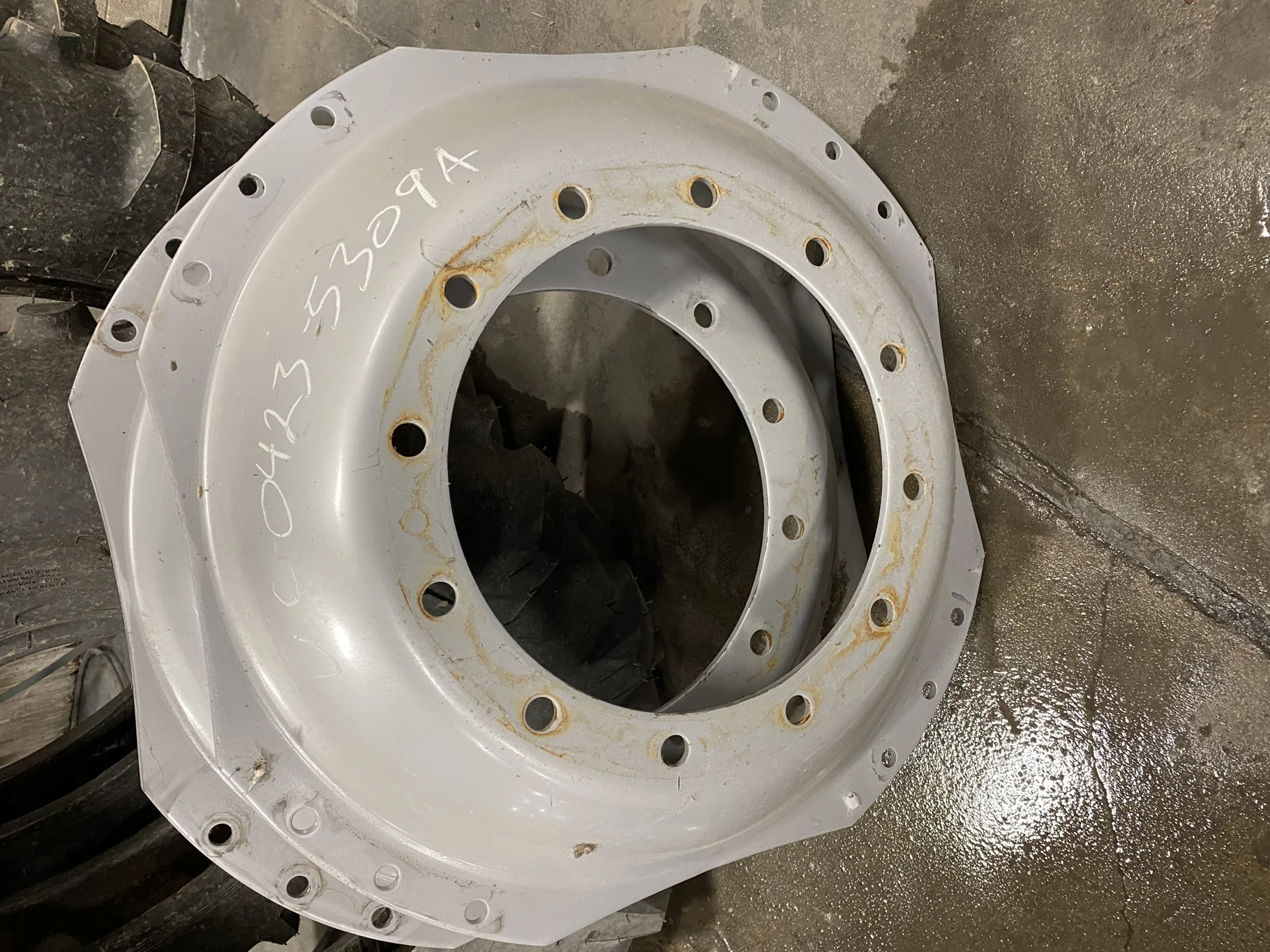 USED DISC 34" Agco 12 Bolt (.906") Waffle Center (12-16.732-14.64) 4" offset - Excellent Condition