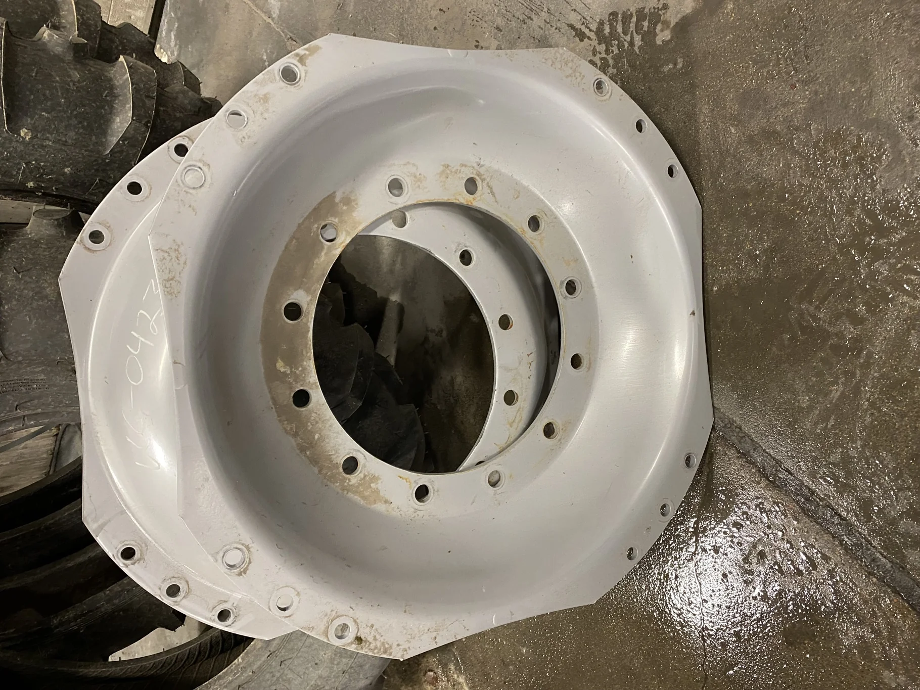 USED DISC 34" Agco 12 Bolt (.906") Waffle Center (12-16.732-14.64) 4" offset - Excellent Condition image 4
