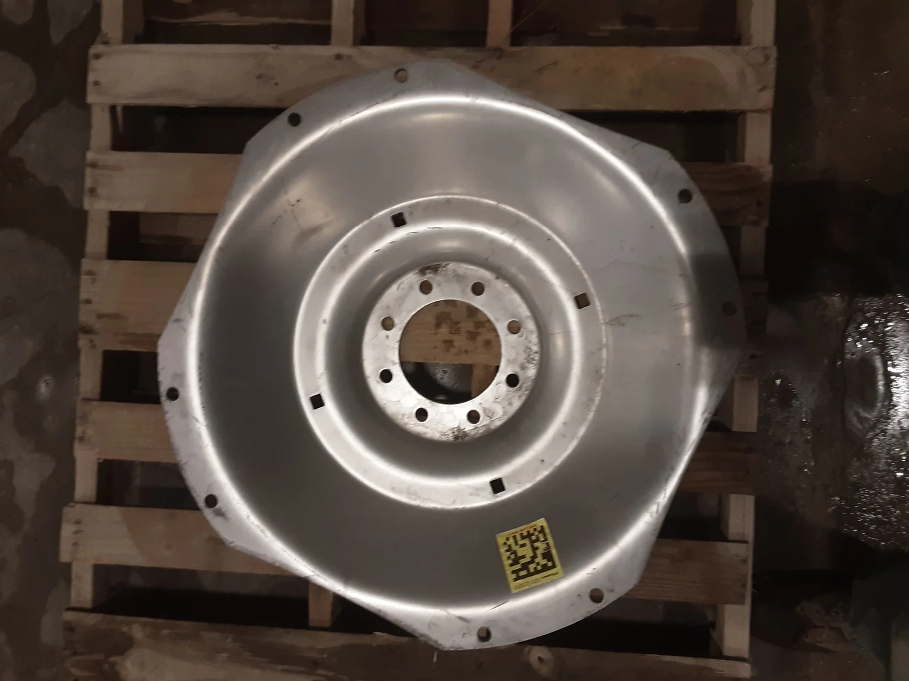 USED DISC 34" Case IH Silver 8 Bolt (.75) Waffle Center (8-8-6.023) 4" - Good Condition