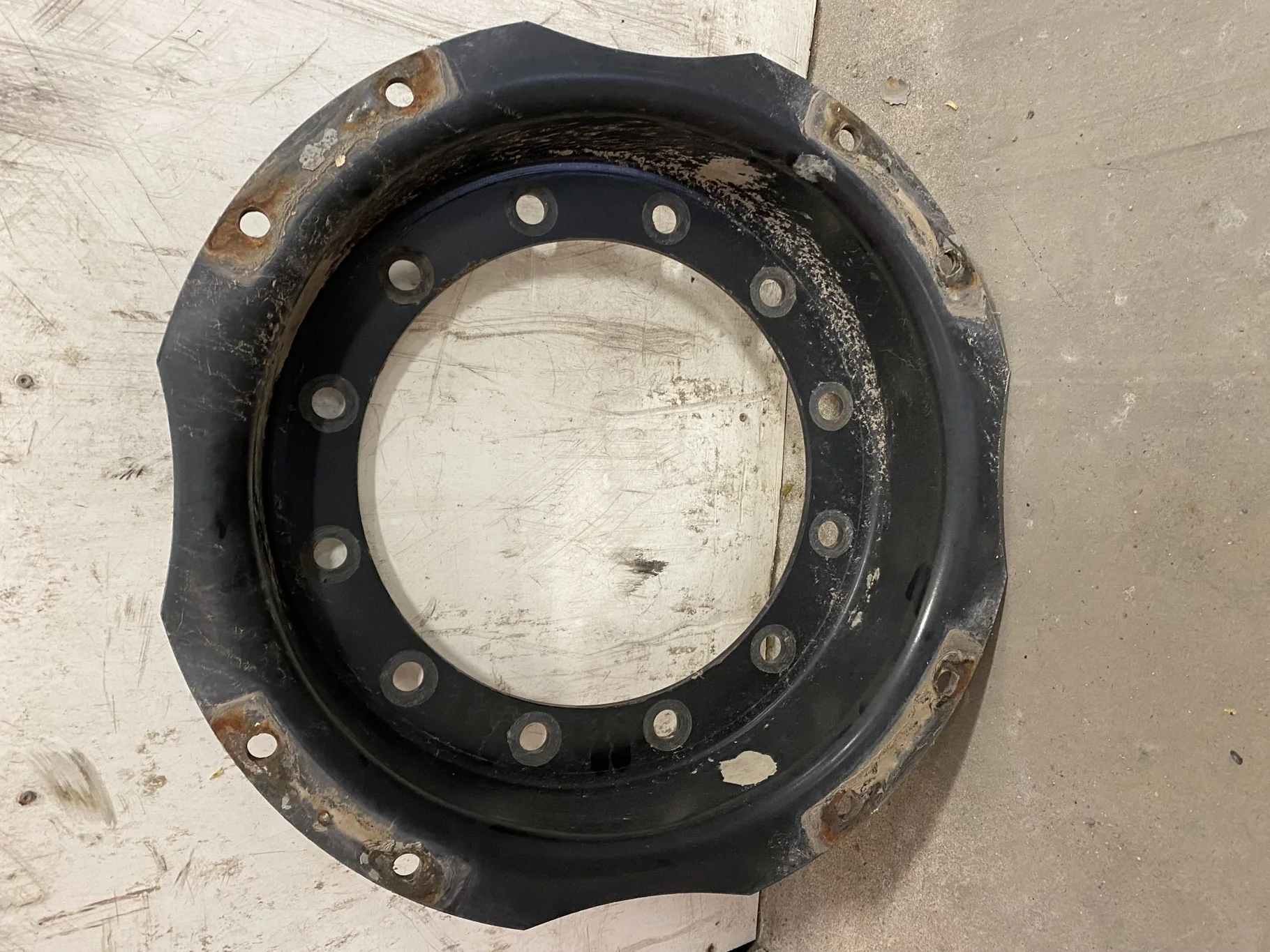 Used 13 X 30 12-16.732-14.64-4" OFFSET CASE IH BLACK WAFFLE WHEEL W/ DISC image 4