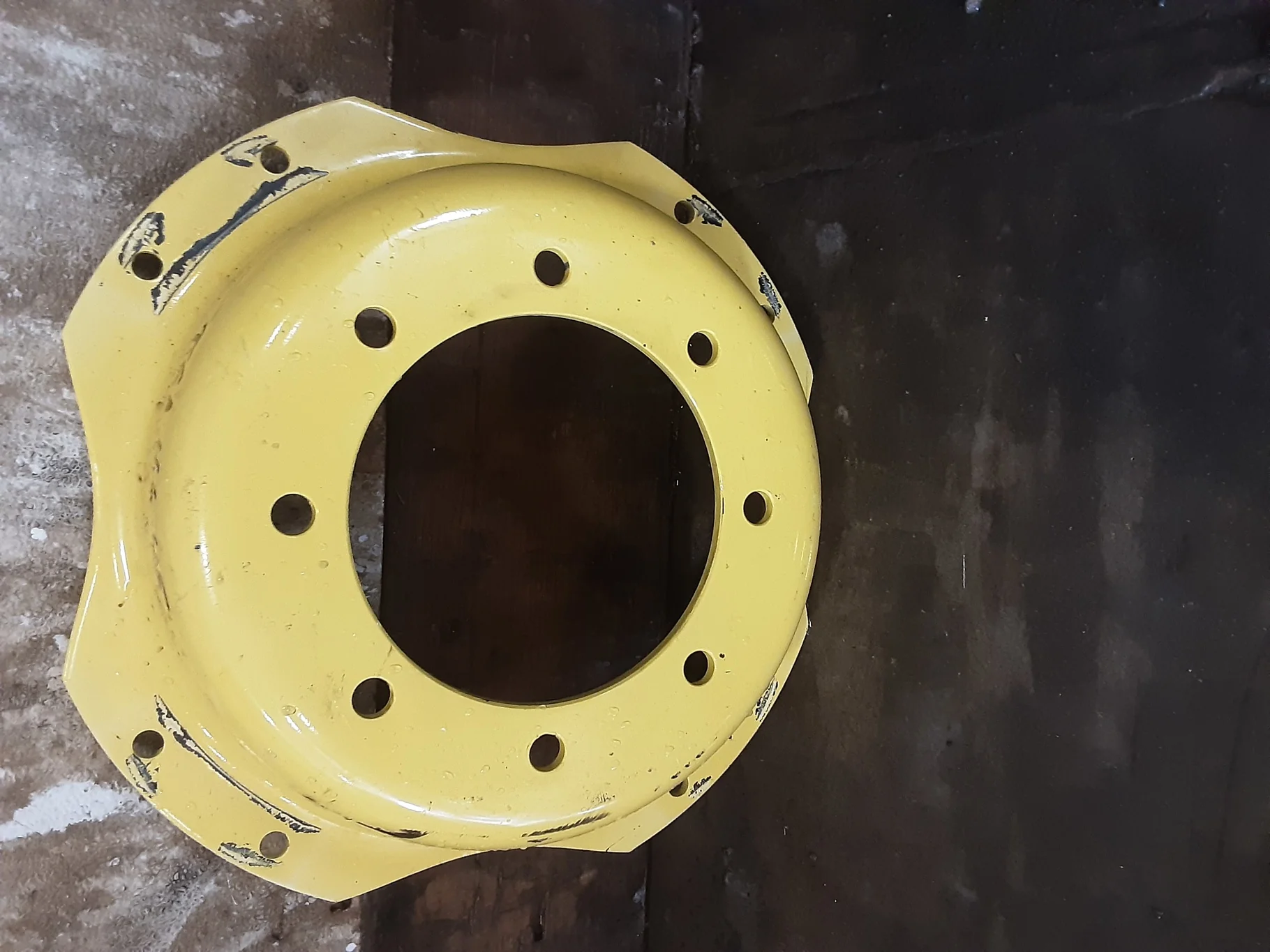 USED DISC 24" Waffle Center (2 Bolt) (8-10.75-8.75) JD yellow