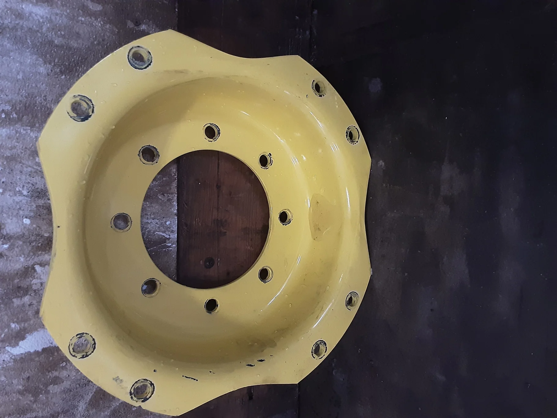 USED DISC 24" Waffle Center (2 Bolt) (8-10.75-8.75) JD yellow image 2