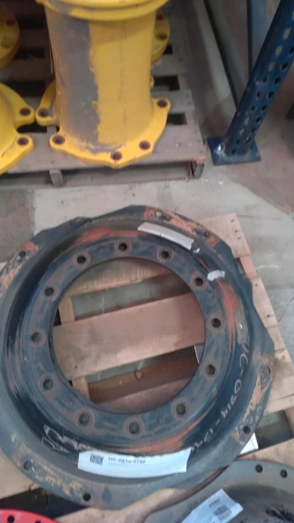 USED DISC 34" Case IH black12 Bolt (.905) Waffle Center (12-16.72-14.64) 2 bolt center