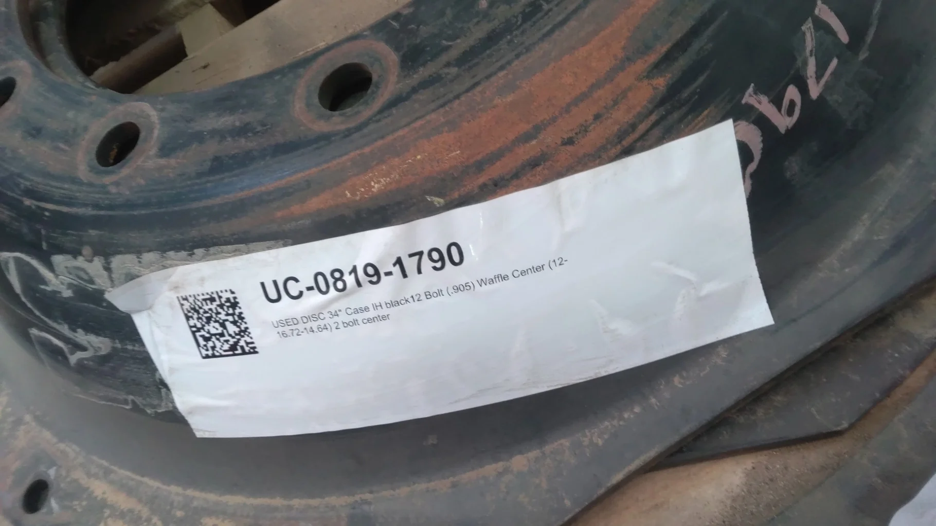 USED DISC 34" Case IH black12 Bolt (.905) Waffle Center (12-16.72-14.64) 2 bolt center image 2