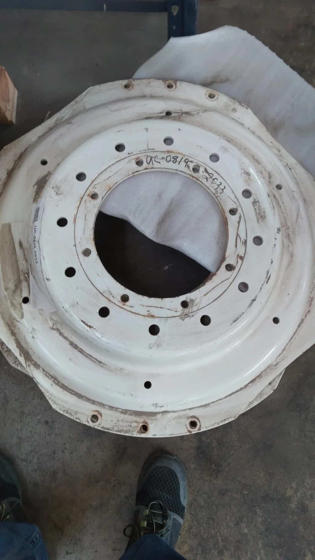 USED DISC 38" New Holland White 8 Bolt (.688) Waffle Center (8-12.993-11.446) 2"