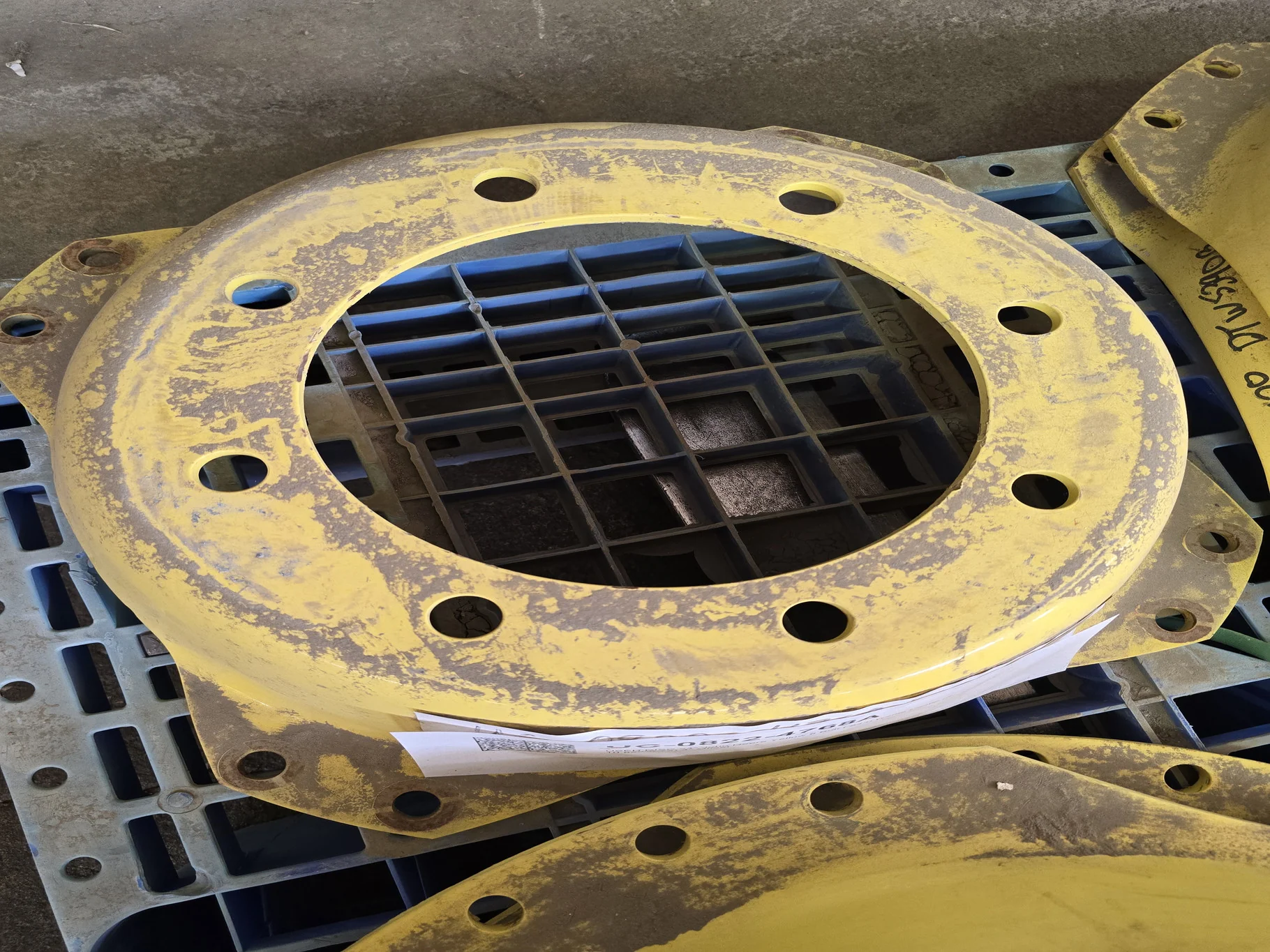 USED DISC 24" John Deere Yellow 8 Bolt (.843) Waffle Center (8-10.826-8.72) 4" Offset