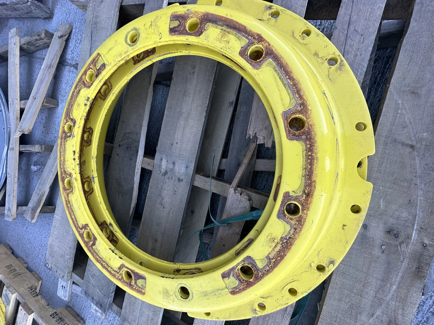 USED DISC 34" John Deere Yellow 12 Bolt (.875) Waffle Center (12-19.69-17.65) 4" - Good Condition