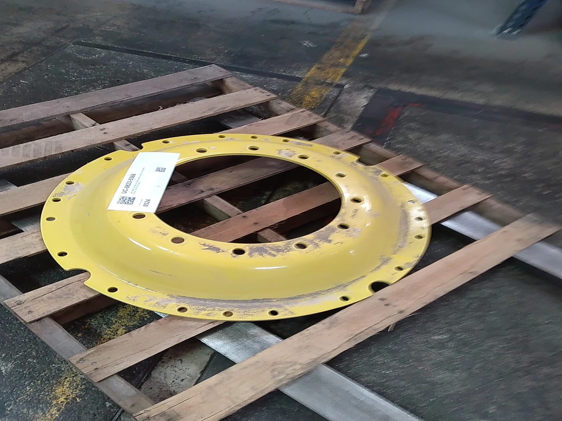 USED DISC 34" HD John Deere Yellow 12 Bolt (.875) Waffle Center (12-16.732-14.620)