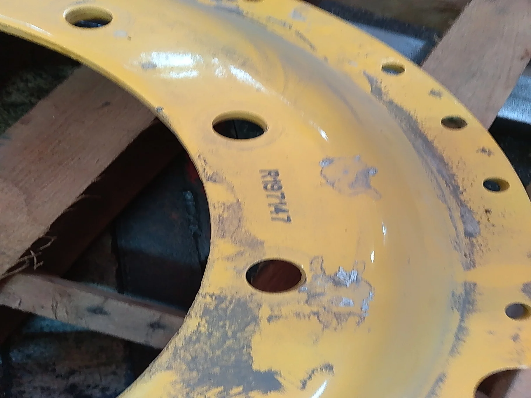 USED DISC 34" HD John Deere Yellow 12 Bolt (.875) Waffle Center (12-16.732-14.620) image 2