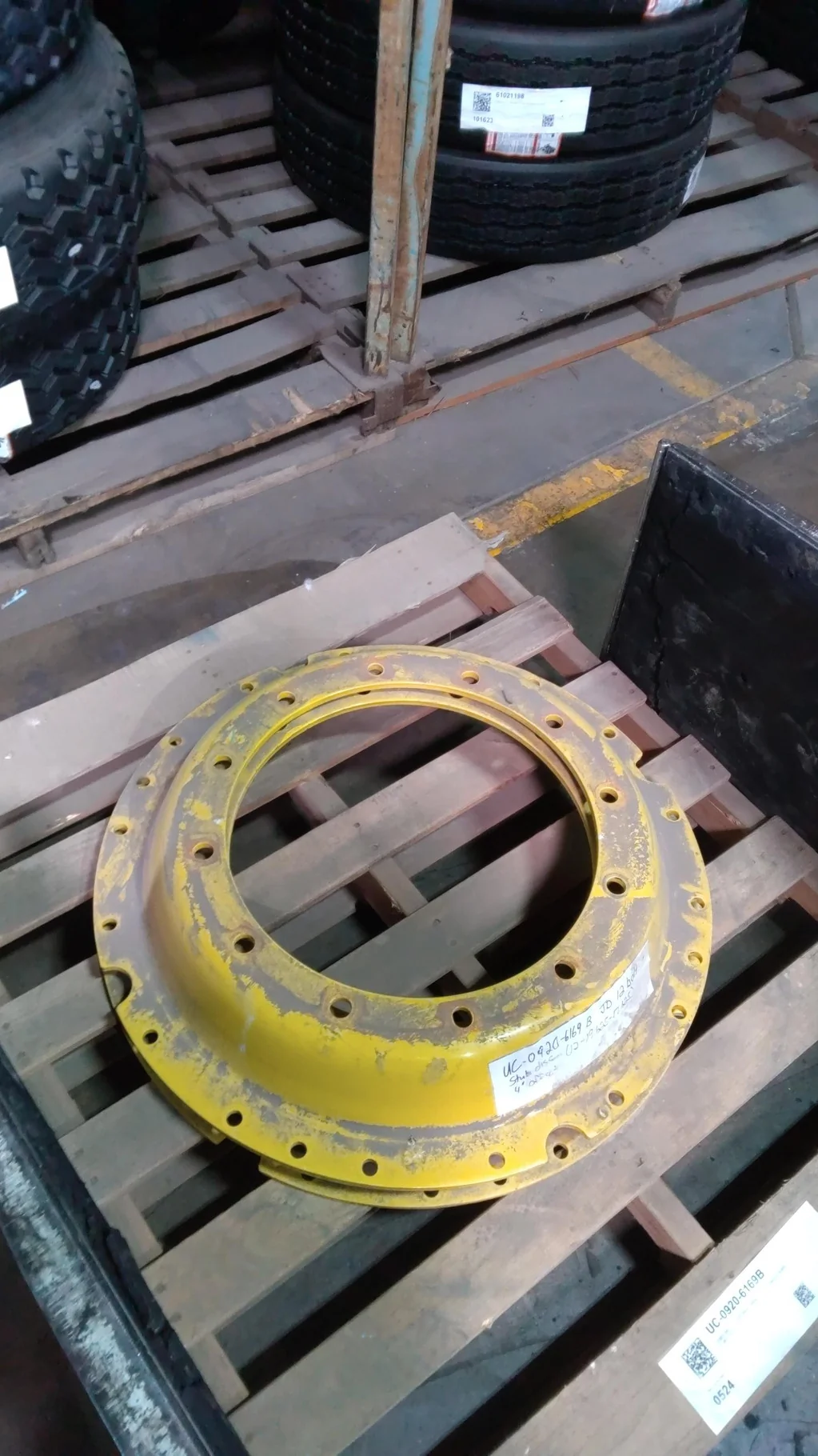 USED DISC 34" John Deere Yellow 12 Bolt Center (12-19.685-17.651) (HD) image 3