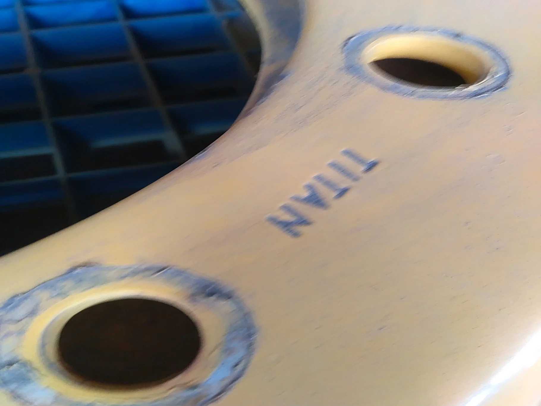 USED DISC 28" John Deere Yellow 10 Bolt (.906") Waffle Center (10-13.189-11.09) 4" offset - Good Con image 3