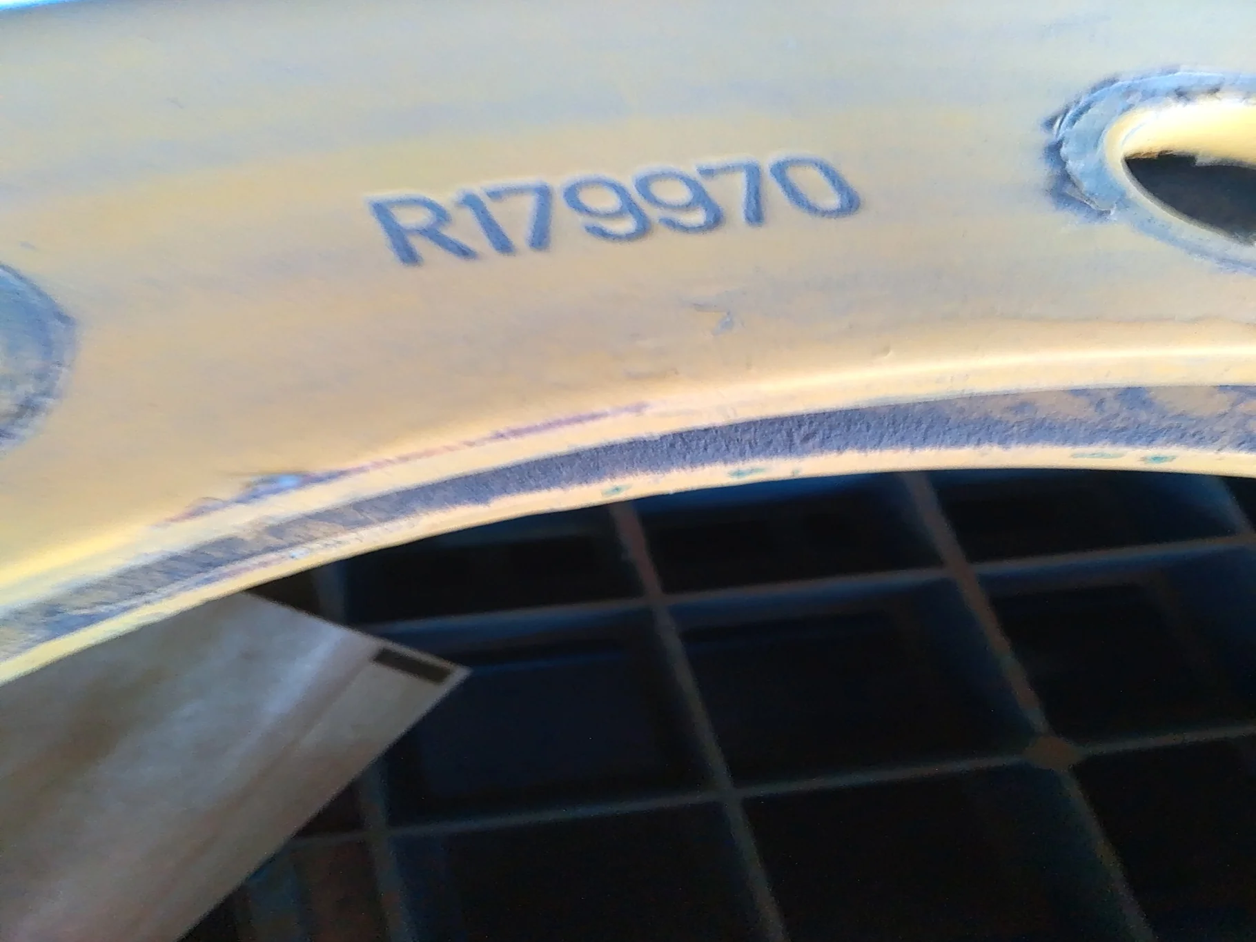 USED DISC 28" John Deere Yellow 10 Bolt (.906") Waffle Center (10-13.189-11.09) 4" offset - Good Con image 4