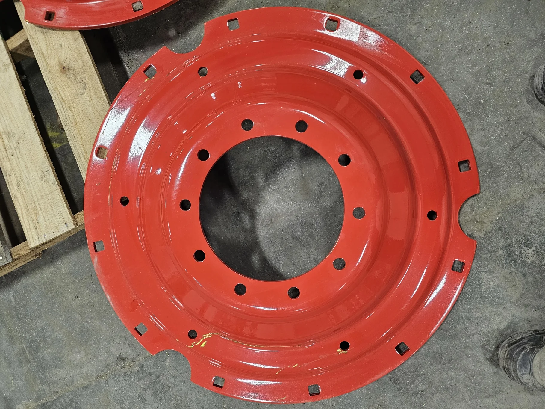 USED DISC 38" Fendt Red 10 Bolt Stub Disc Center (10-13.189-11.090) (scratches)