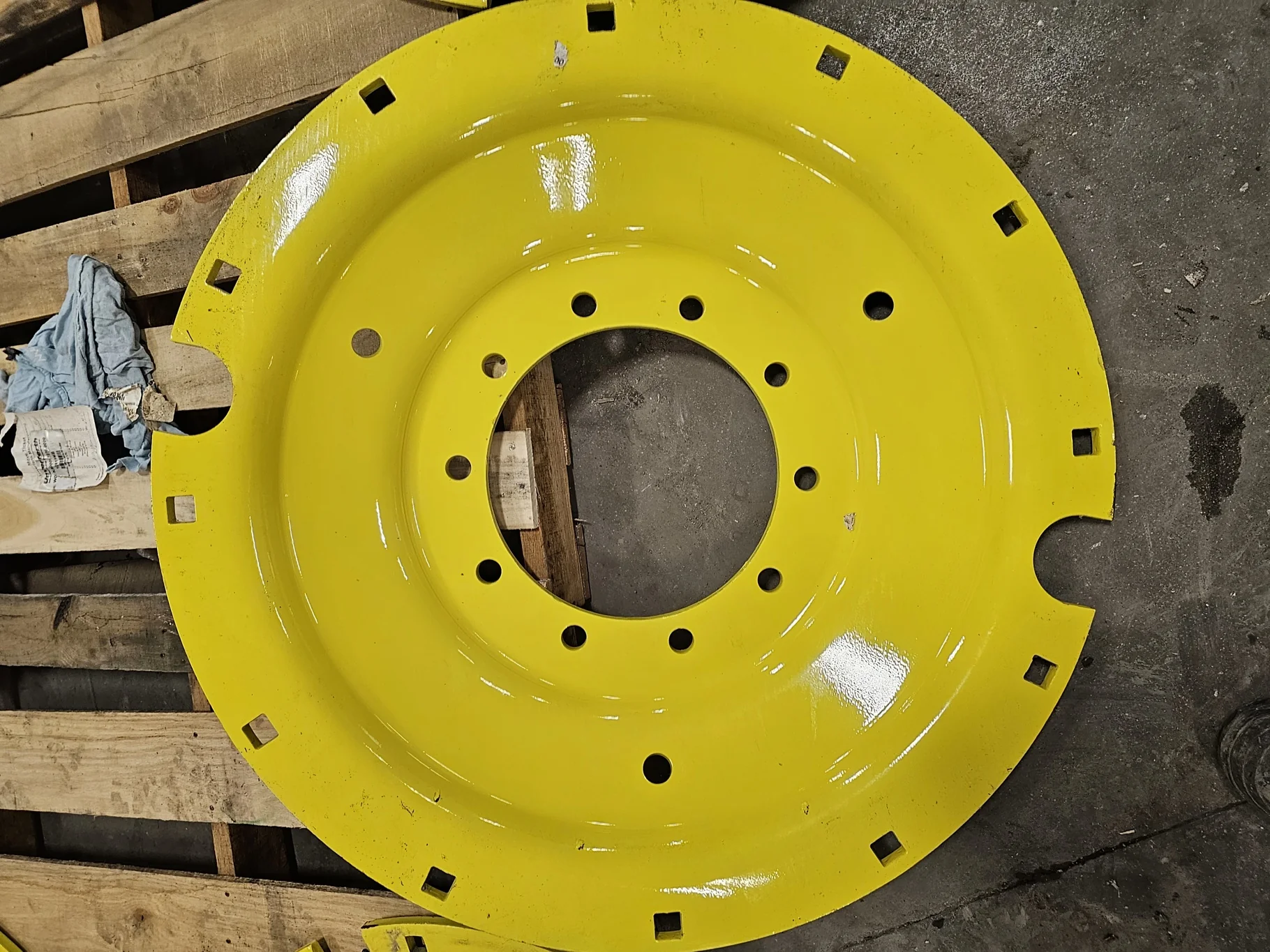 USED DISC 38" stub disc center FOR AGCO STUB DISC NOT JOHN DEER actual center width is 32" 10 Bolt ( image 5