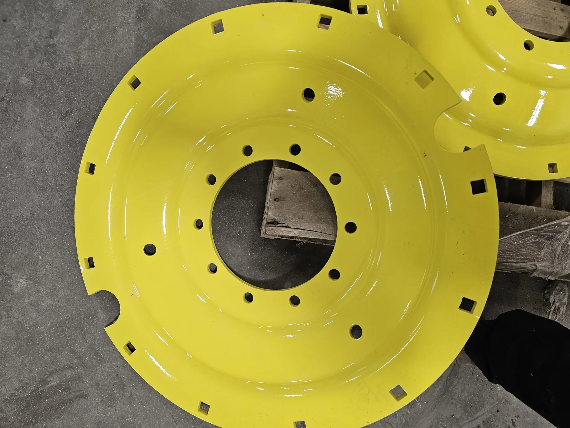 USED DISC 38" stub disc center FOR AGCO STUB DISC NOT JOHN DEER actual center width is 32" 10 Bolt ( image 6