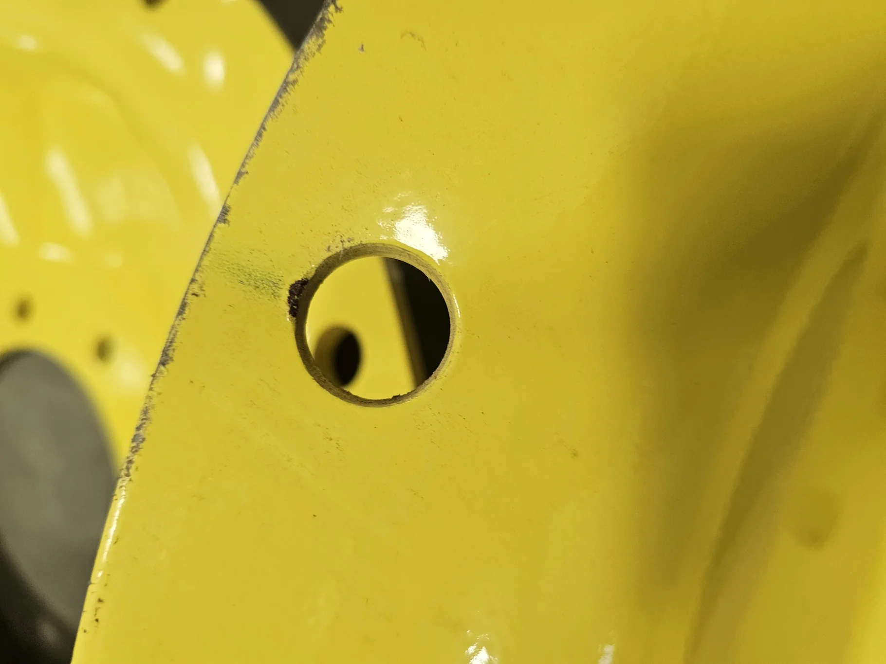 USED DISC 34" John Deere Yellow 10 Bolt Stub Disc Center (10-13.189-11.090) (Scratches, Rust) image 5