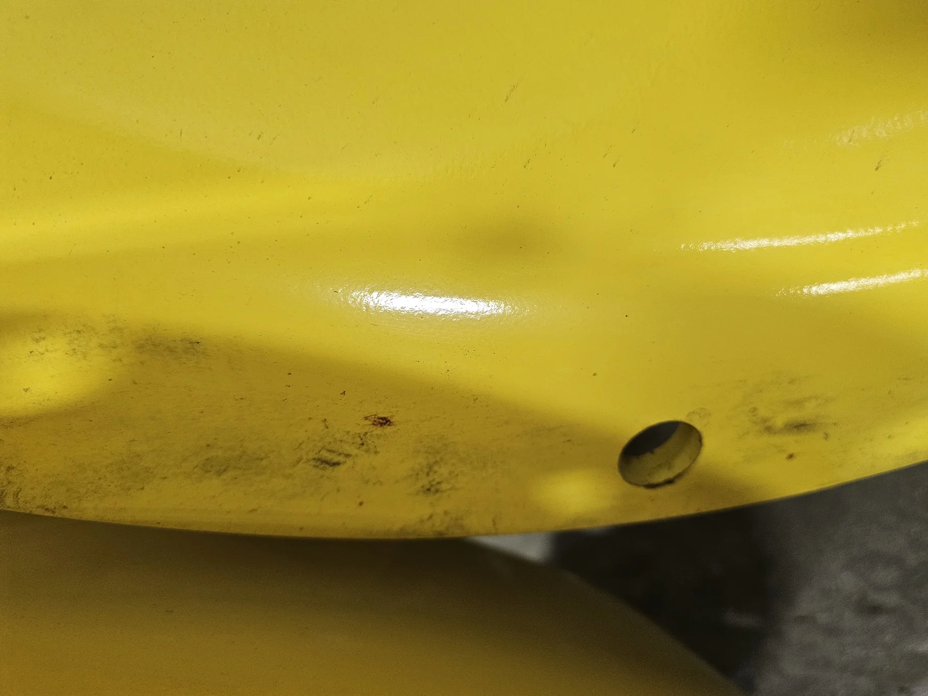 USED DISC 34" John Deere Yellow 10 Bolt Stub Disc Center (10-13.189-11.090) (Scratches, Rust) image 7