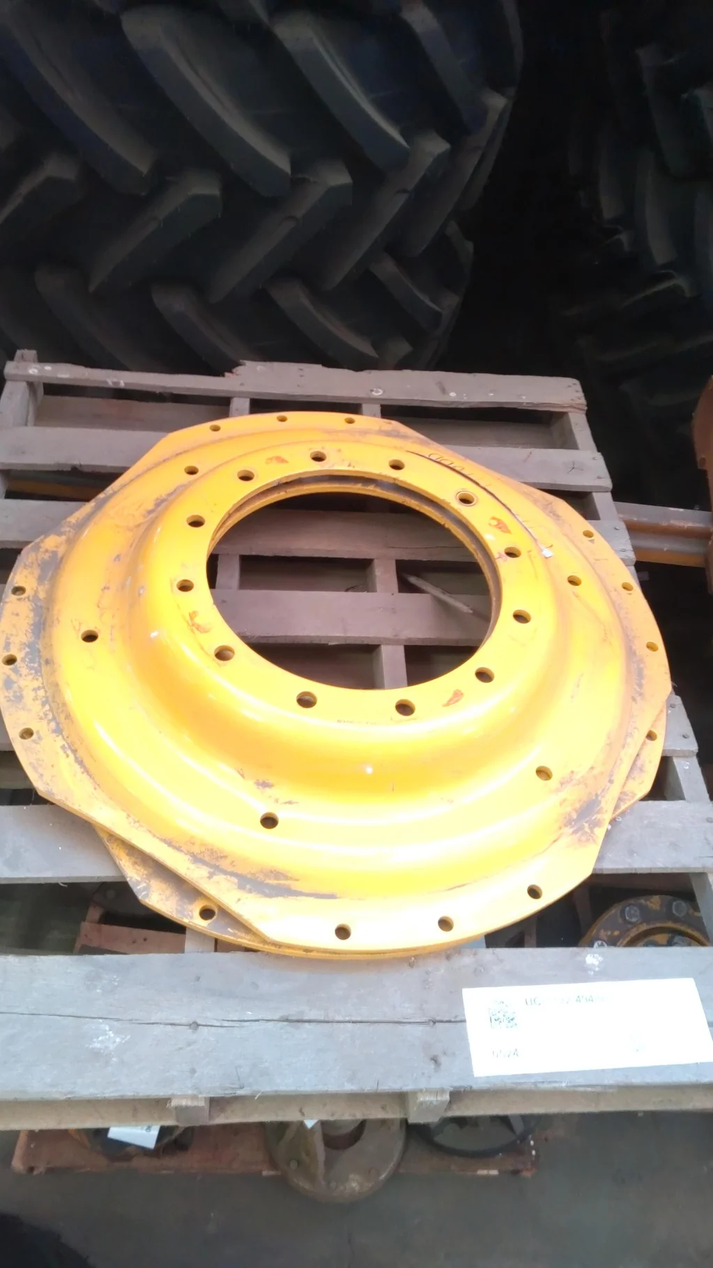 USED DISC 38" John Deere Yellow 12 Bolt (.906) Waffle Center (12-16.732-14.620) 4" Offset - Good Con image 3
