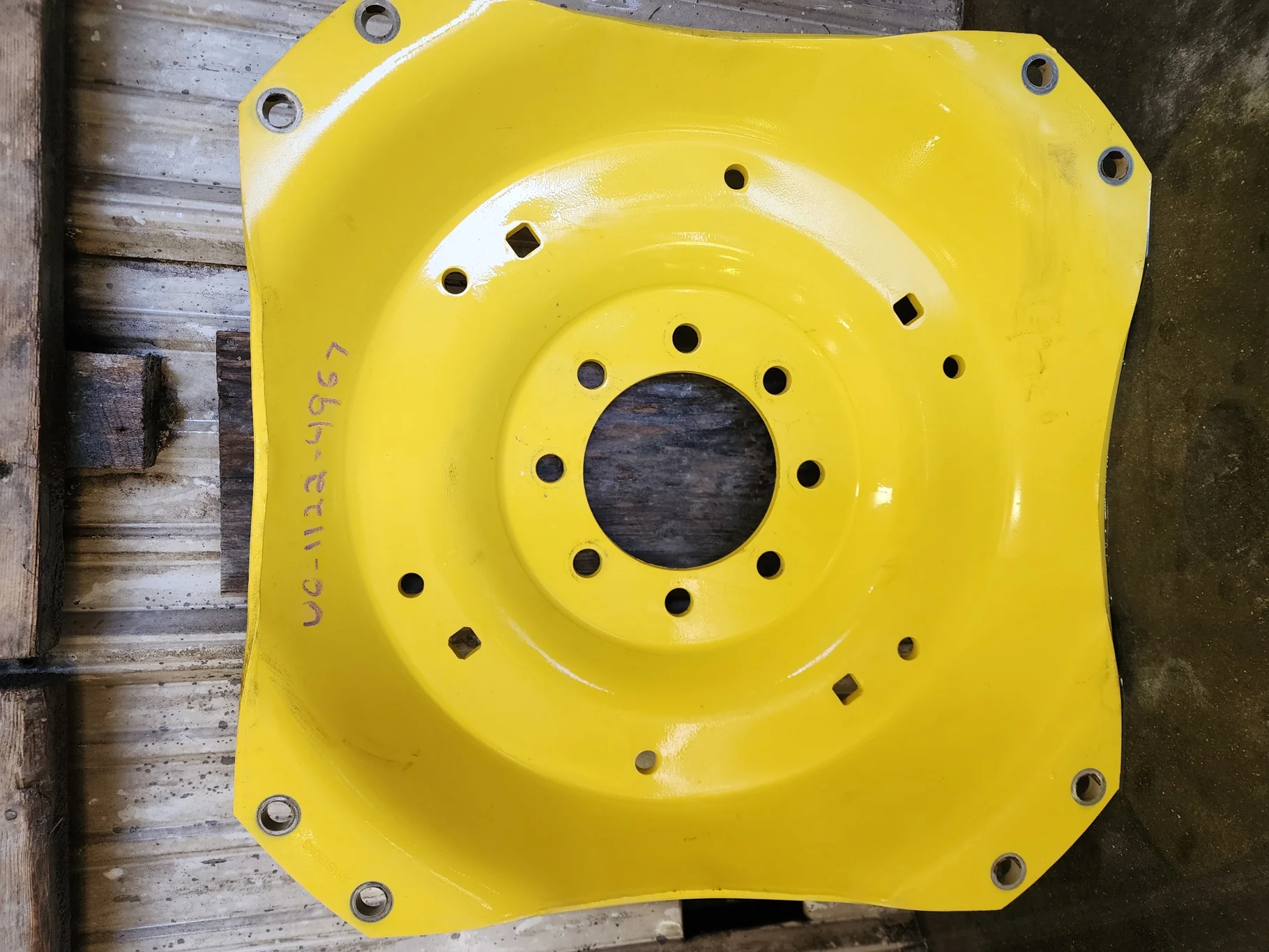 USED DISC 34" John Deere Yellow 8 Bolt (.866) Waffle Center (24-29.25) 9.375" BS