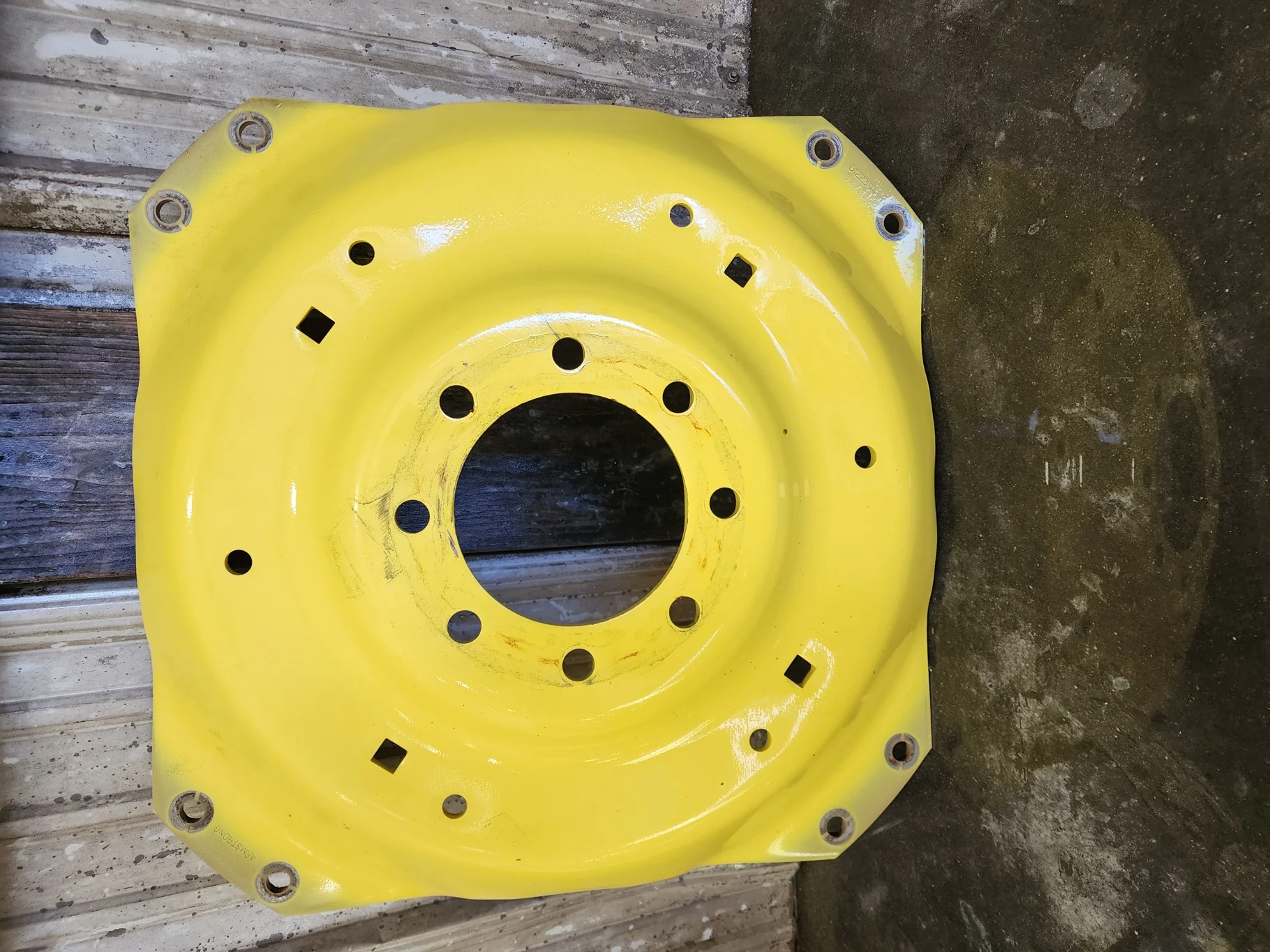 USED DISC 34" John Deere Yellow 8 Bolt (.866) Waffle Center (24-29.25) 9.375" BS image 2