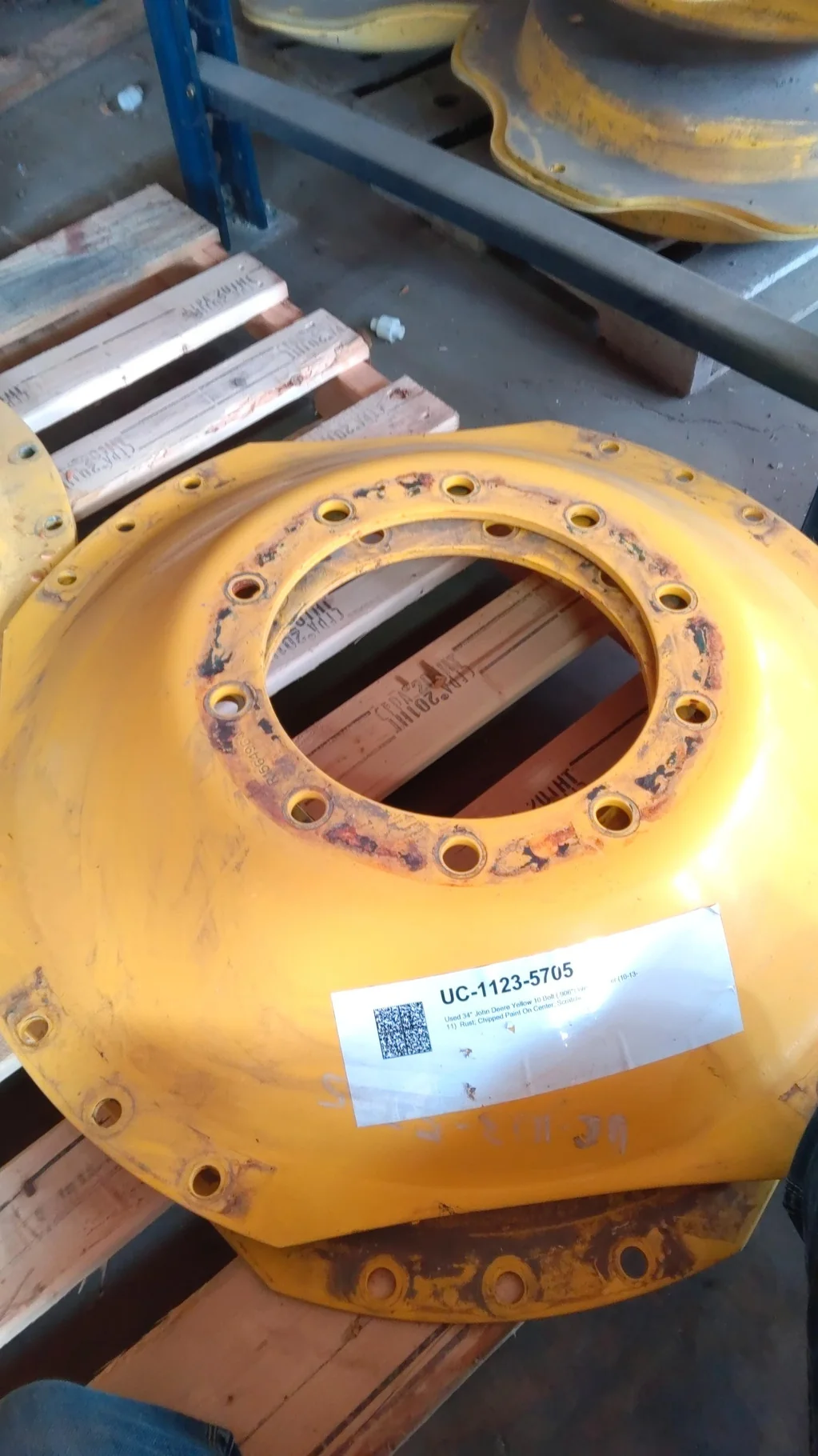 Used 34" John Deere Yellow 10 Bolt (.906") Waffle Center (10-13-11)