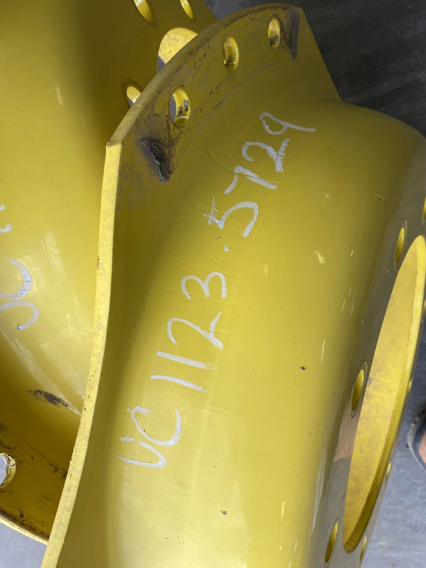 Used 28/30" John Deere Yellow 10 Bolt (.846") Waffle Center (10-13.189-11.077) 4" offset image 5