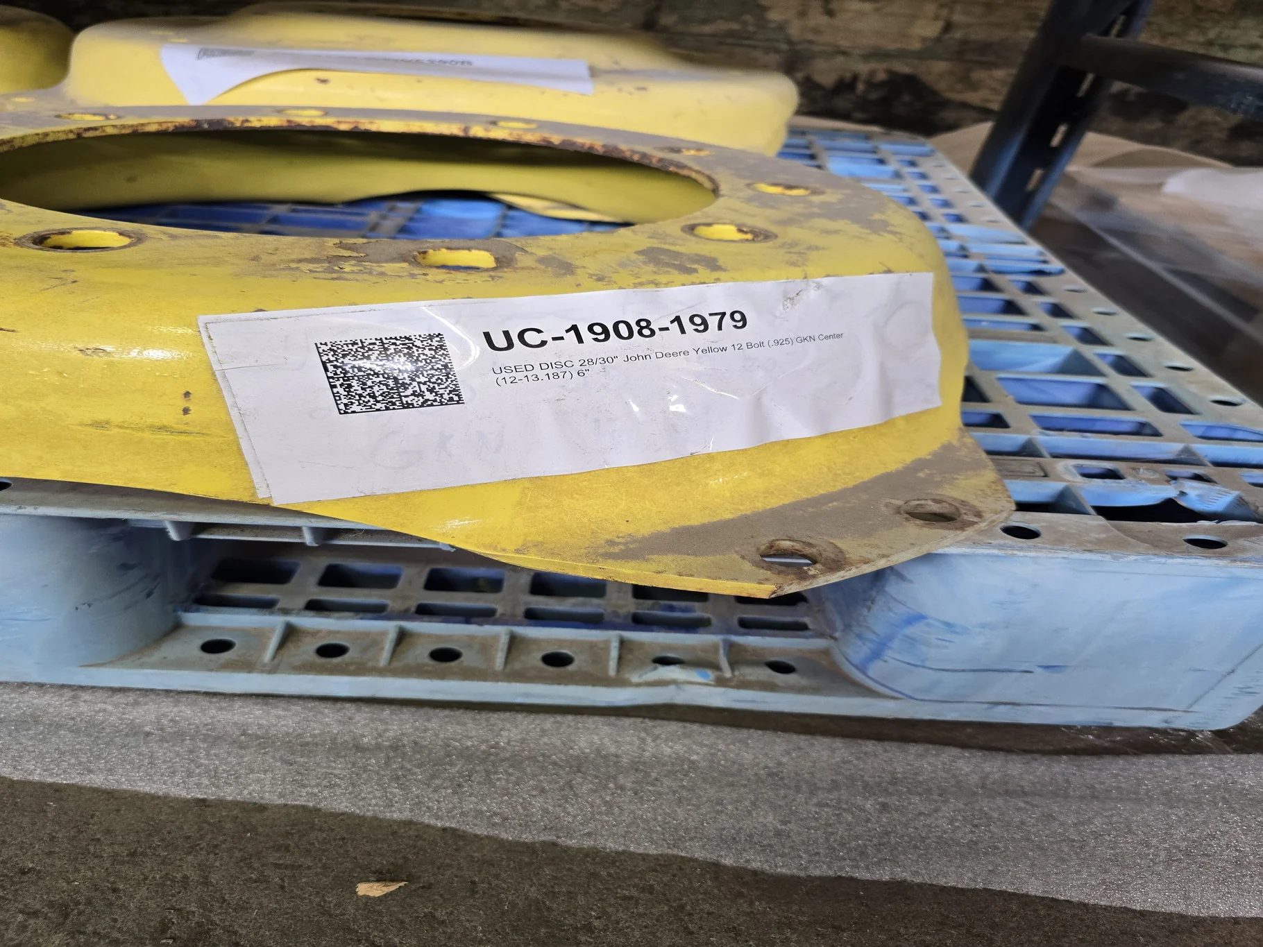 USED DISC 28/30" John Deere Yellow 12 Bolt (.925) GKN Center (12-13.187) 6" image 3