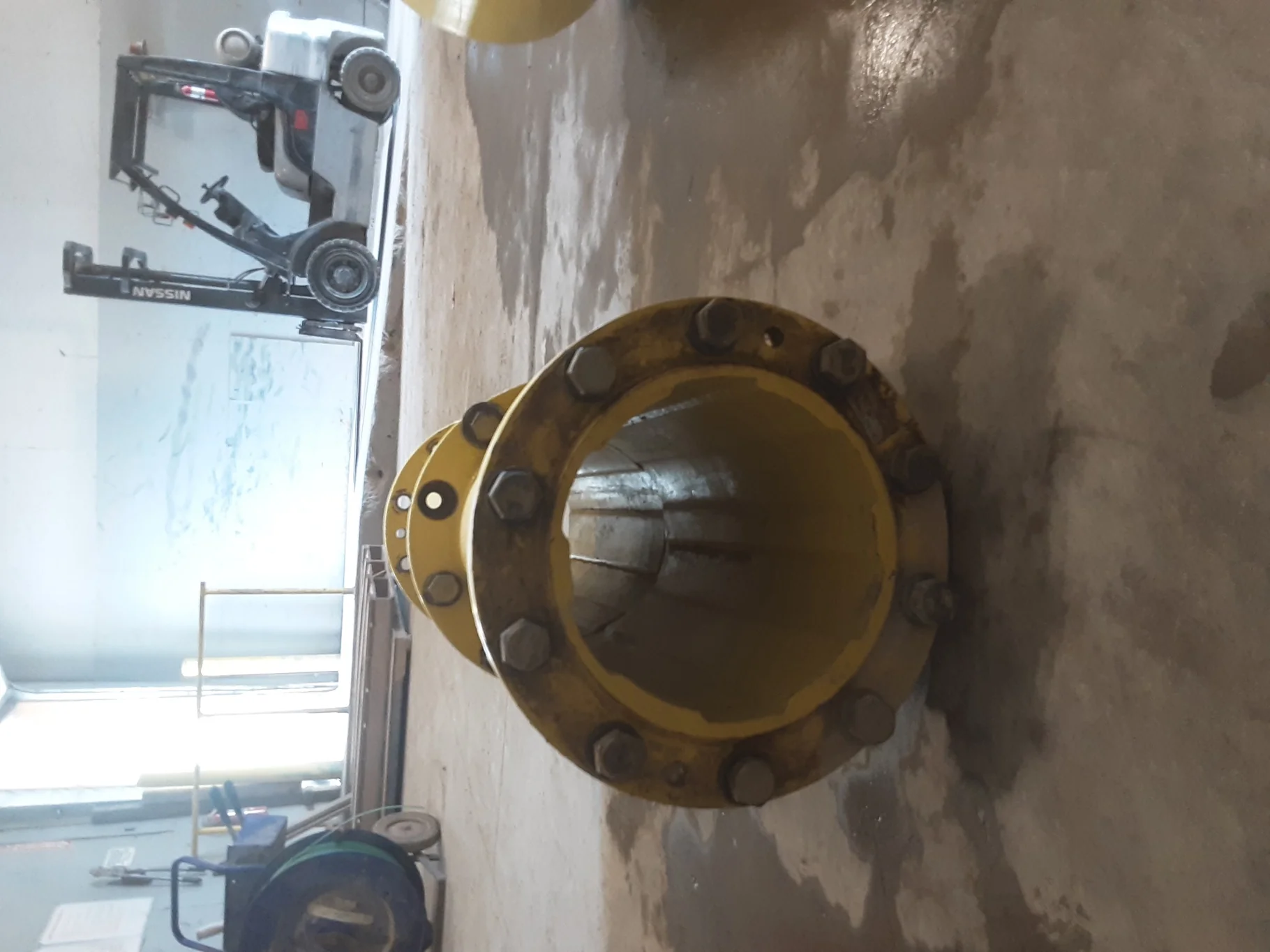 Used 21" John Deere Yellow Front Dual Ext. 10 Bolt (with Hardware)