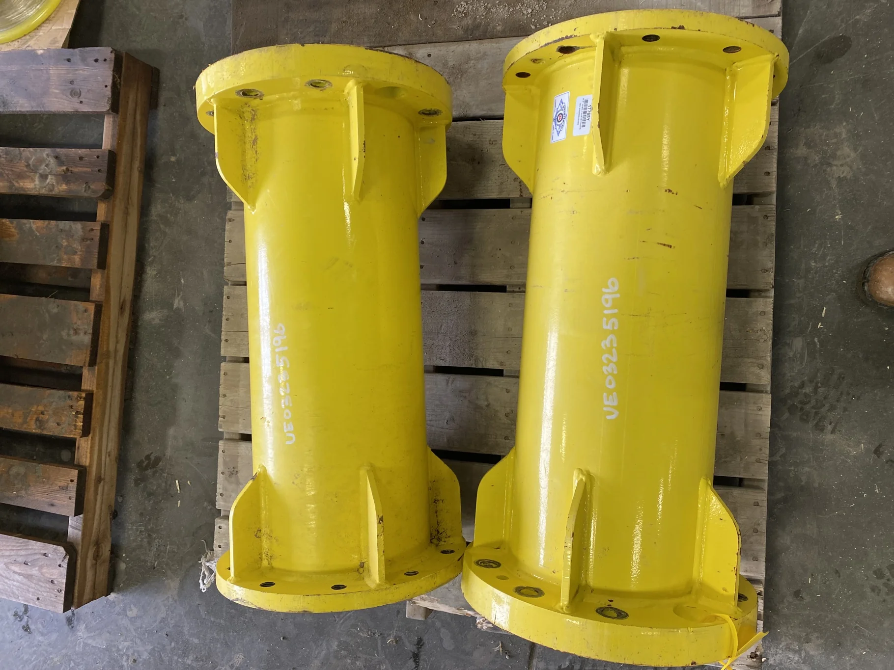 Used 29.5" John Deere Yellow Extension Assembly  _x000D_
Includes Extension, Bolts & Washers -Unverf