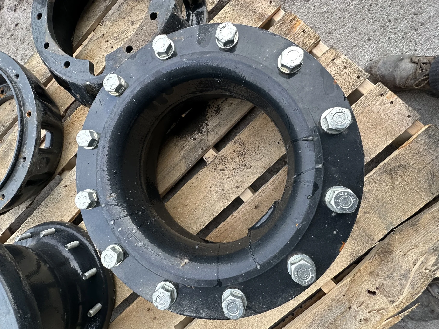 Take Off 15.50"OEM Black 12-Bolt Hub Extension (FRONT) w/Hardware (19.75" Diameter Pipe & M22-2.5P T image 3