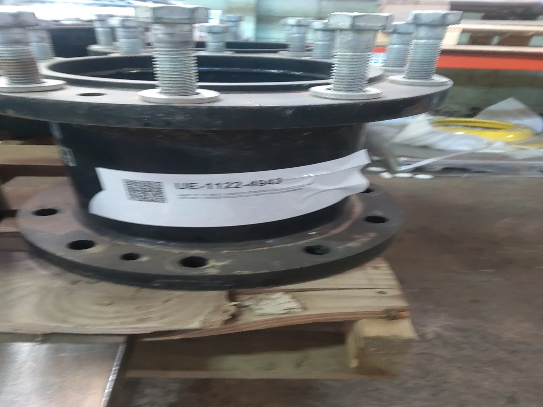 Used 10" 10 BOLT HUB EXTENSION  _x000D_
FOR AGCO OE HUB#3786490M1  _x000D_
7/8"UNC THREAD =BLACK=  _
