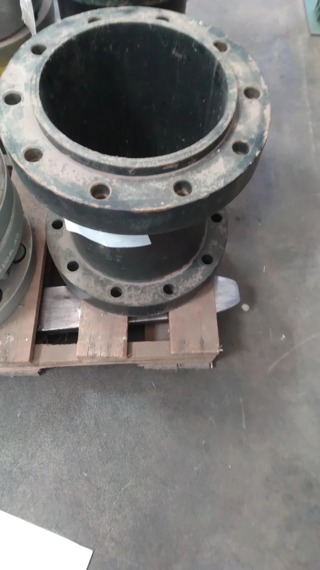 Used 15" CIH Black Hub Extensions (out with 710/70R38 goodyear assemblies)